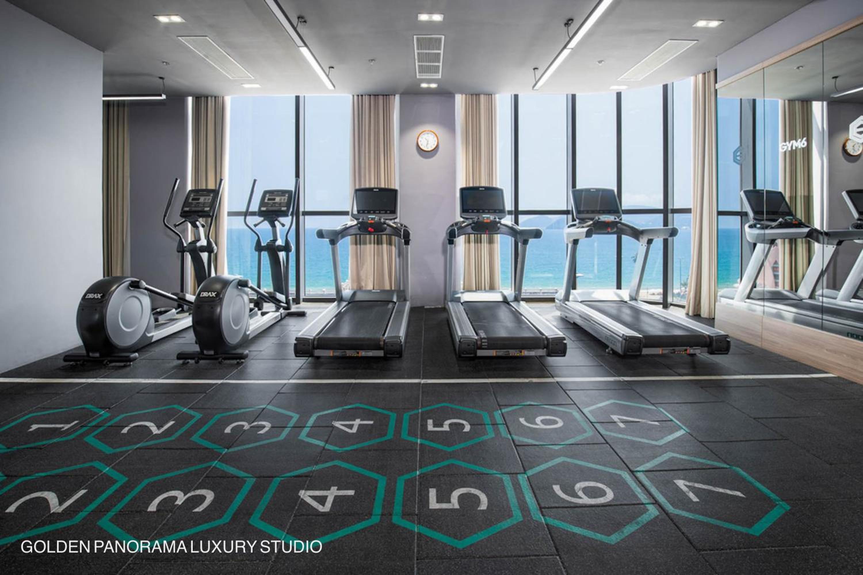 GOLDEN PANORAMA LUXURY STUDIO