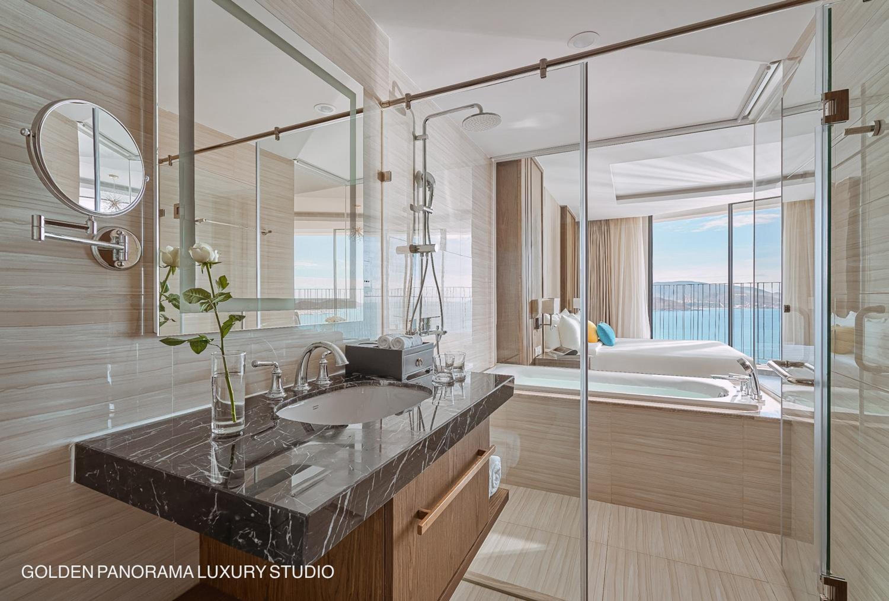 GOLDEN PANORAMA LUXURY STUDIO