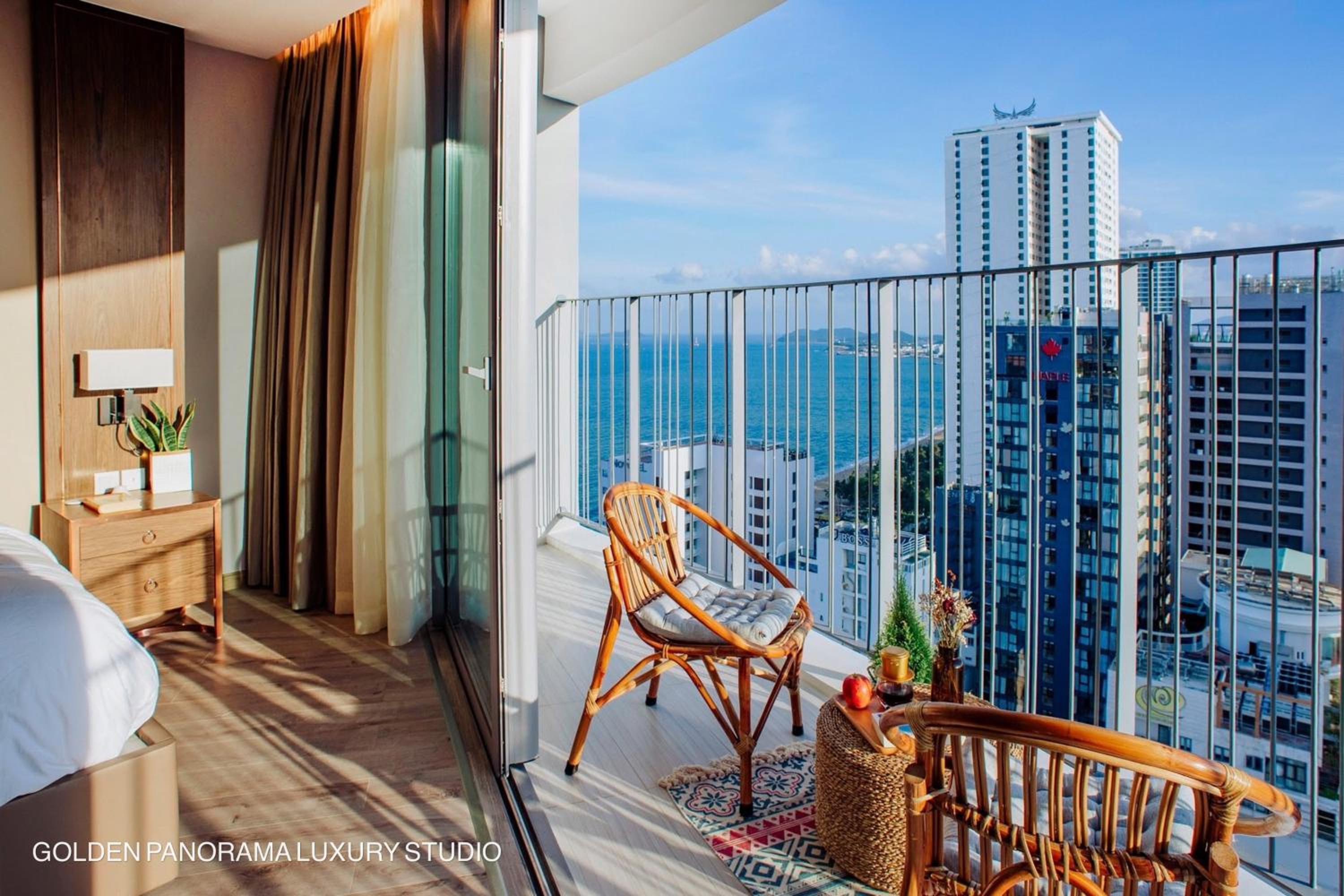 GOLDEN PANORAMA LUXURY STUDIO