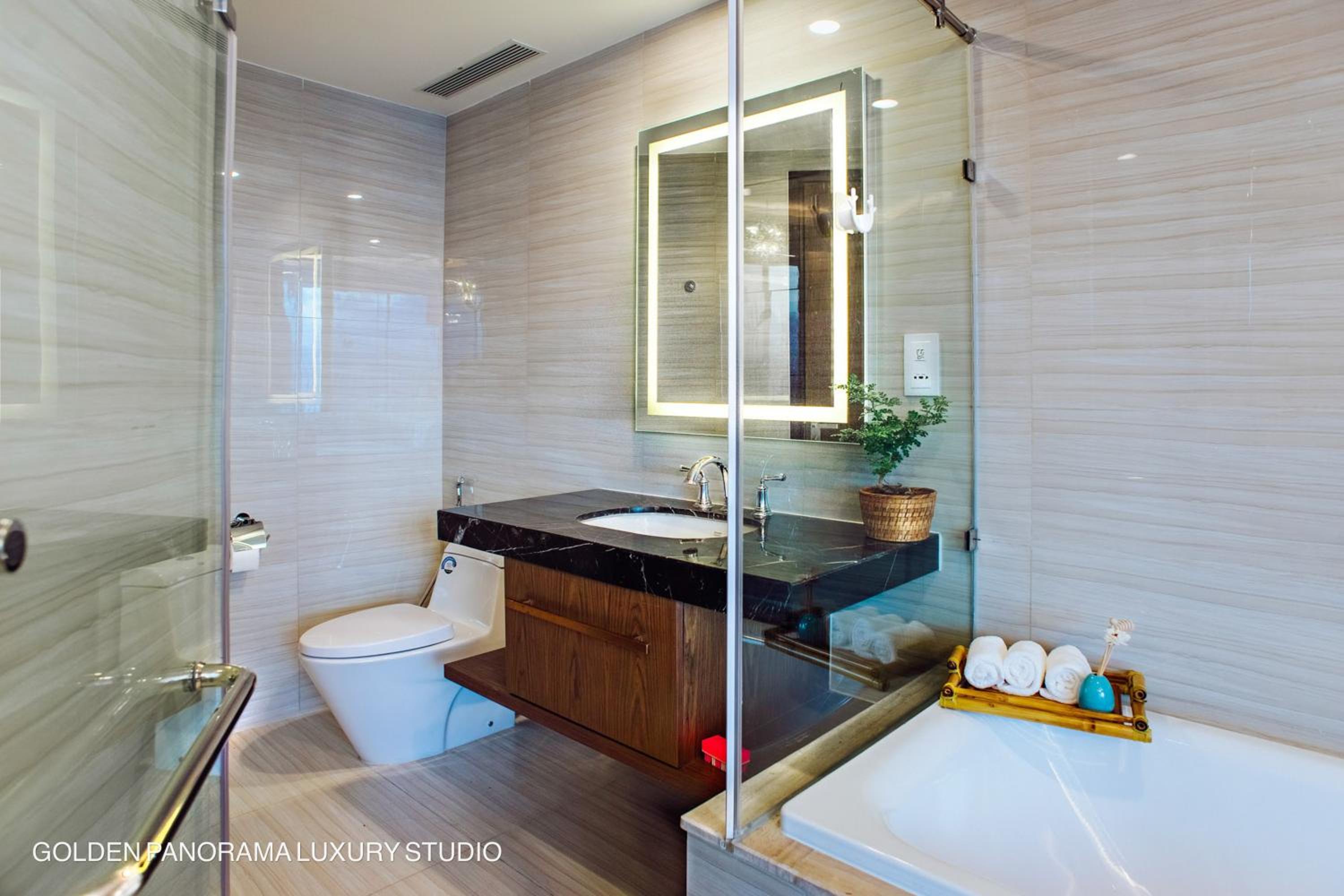 GOLDEN PANORAMA LUXURY STUDIO