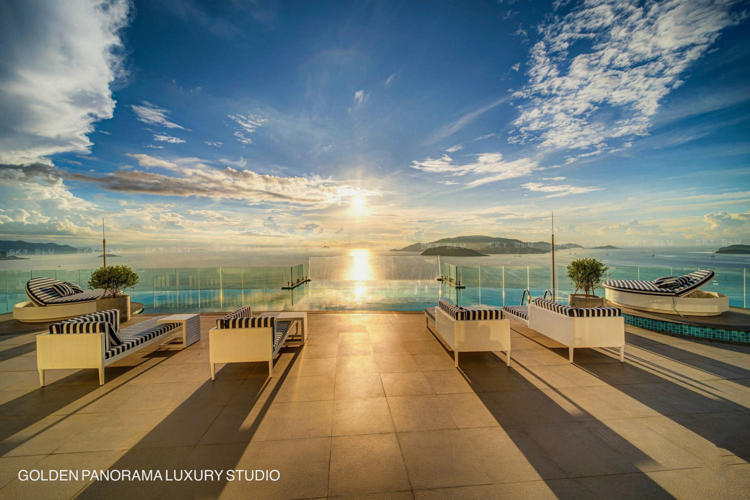 GOLDEN PANORAMA LUXURY STUDIO