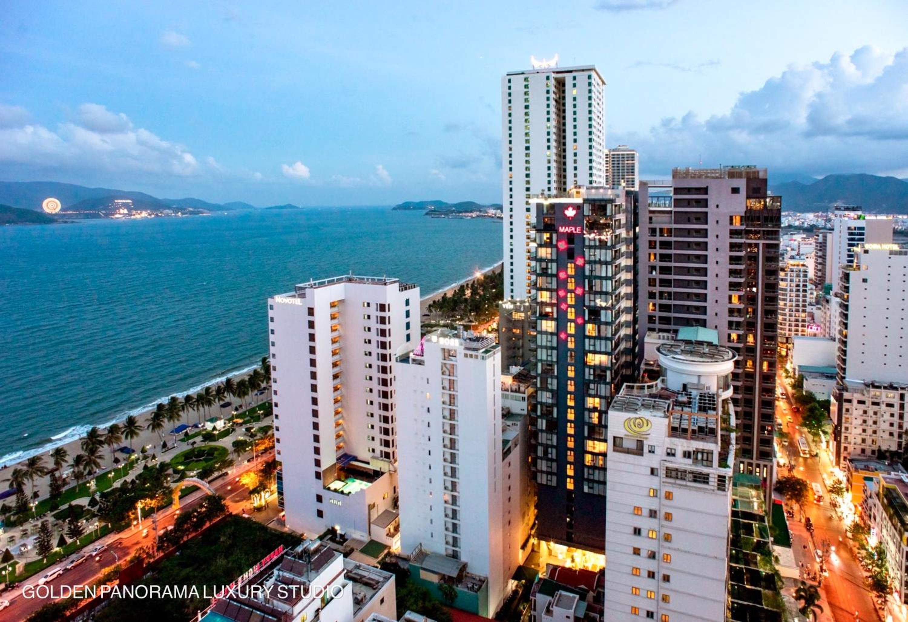 GOLDEN PANORAMA LUXURY STUDIO