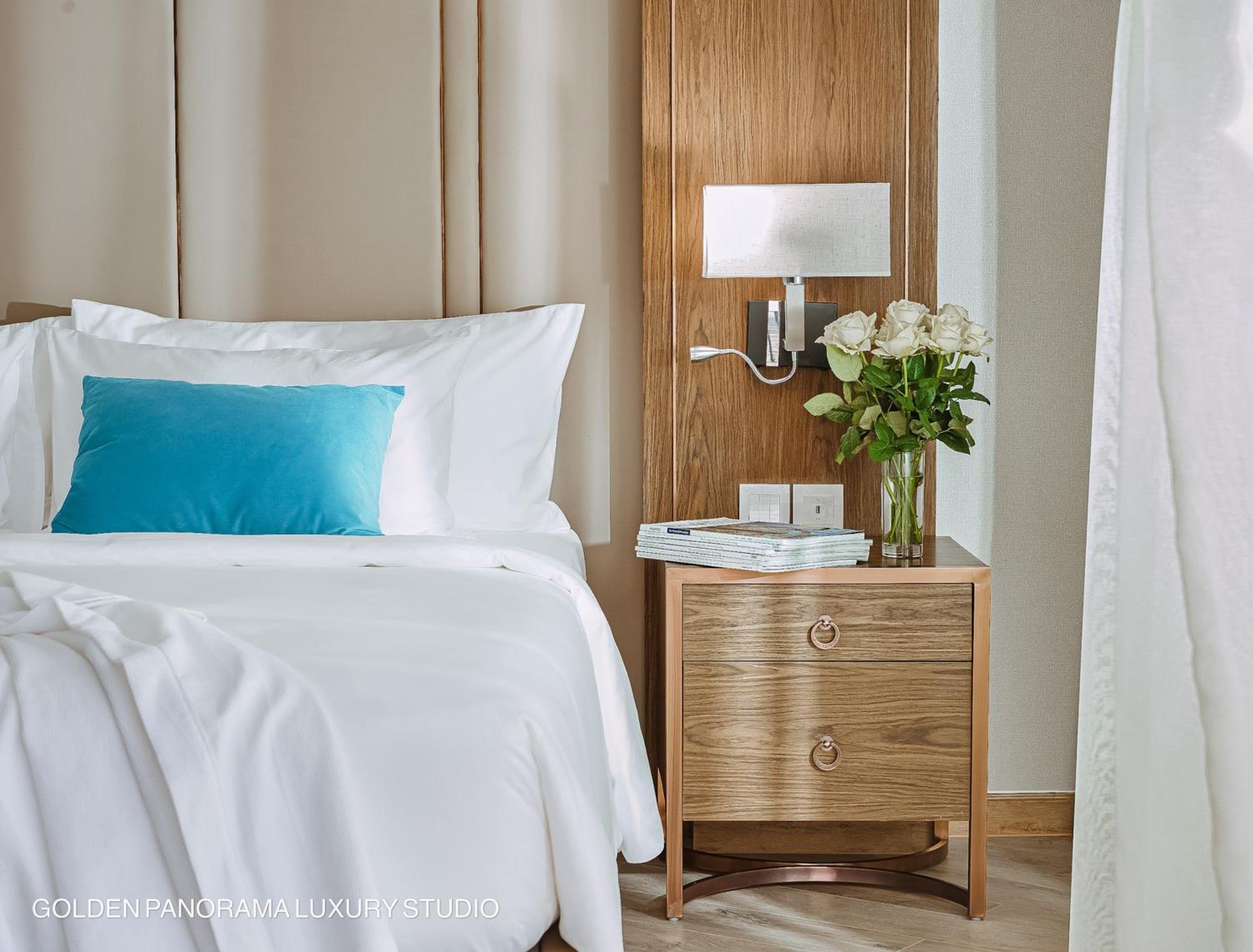 GOLDEN PANORAMA LUXURY STUDIO