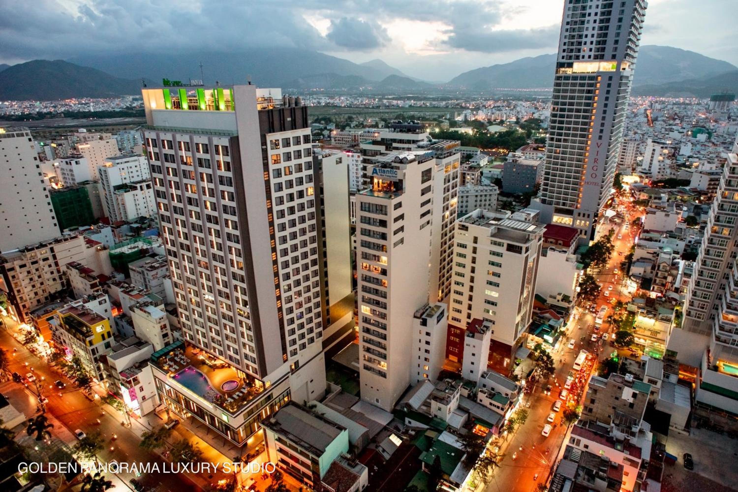 GOLDEN PANORAMA LUXURY STUDIO