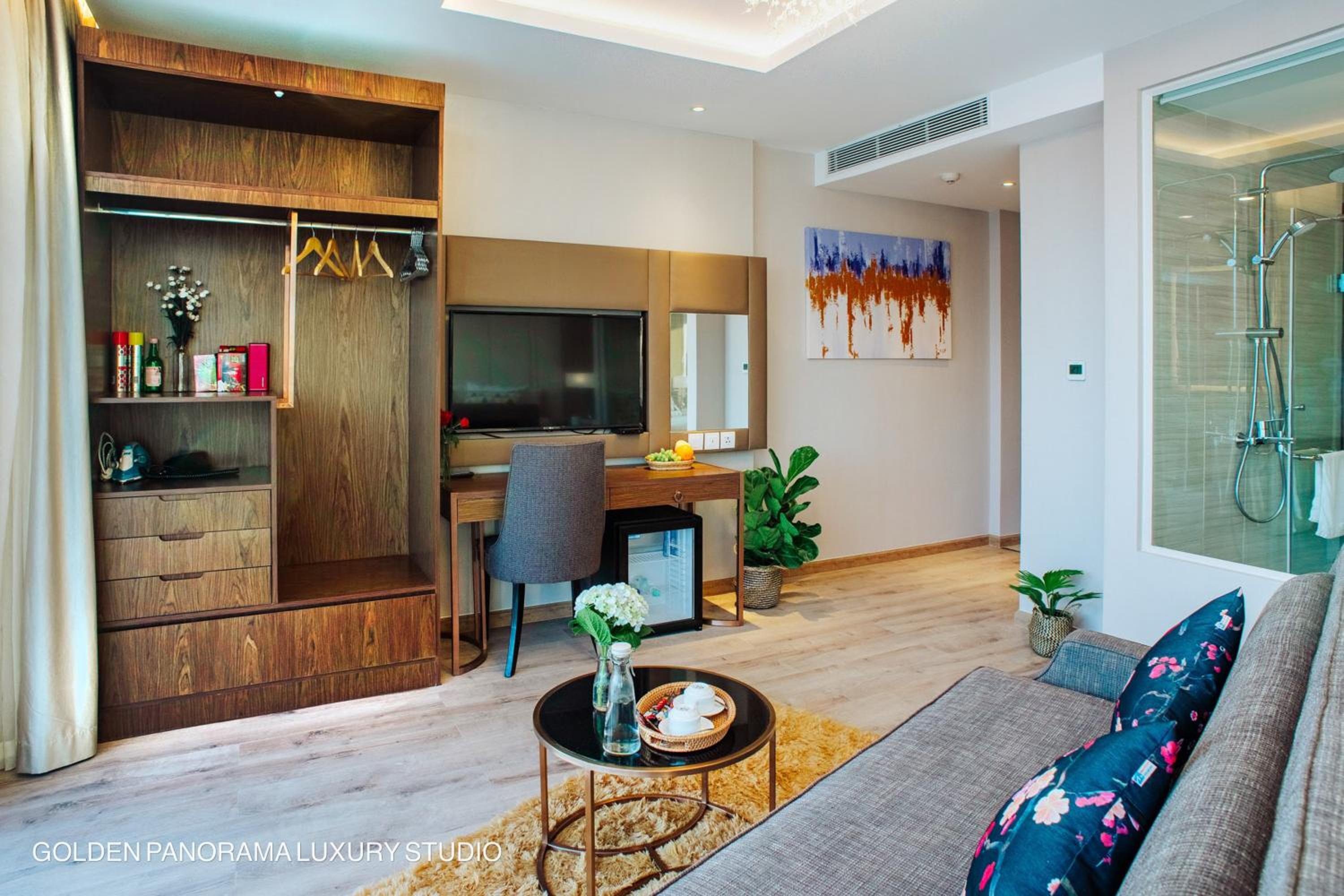 GOLDEN PANORAMA LUXURY STUDIO