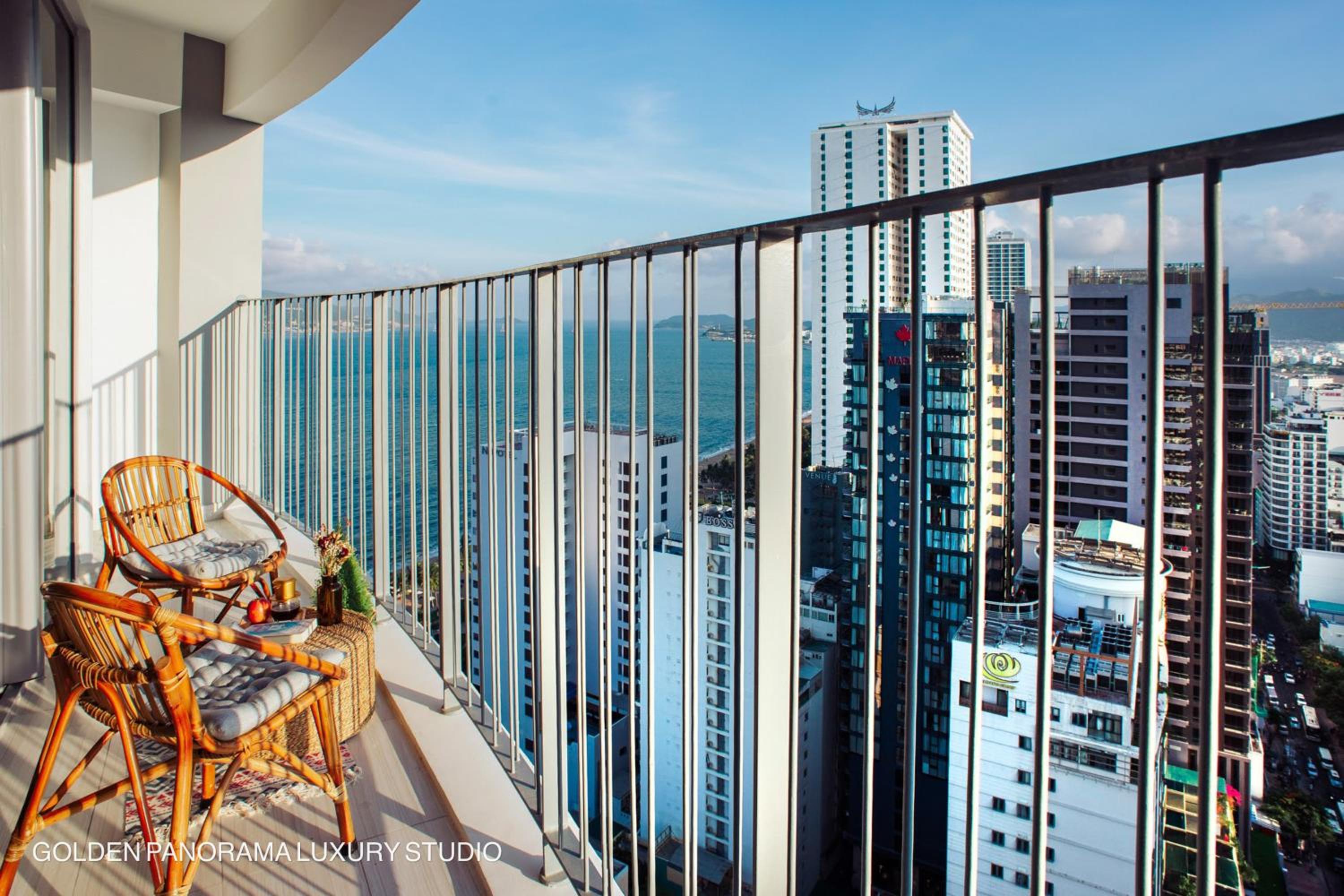 GOLDEN PANORAMA LUXURY STUDIO
