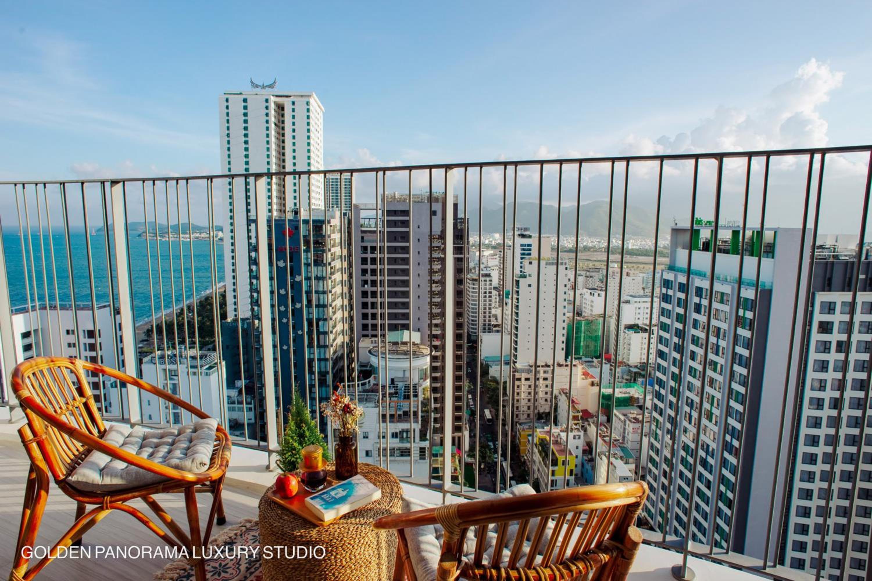 GOLDEN PANORAMA LUXURY STUDIO