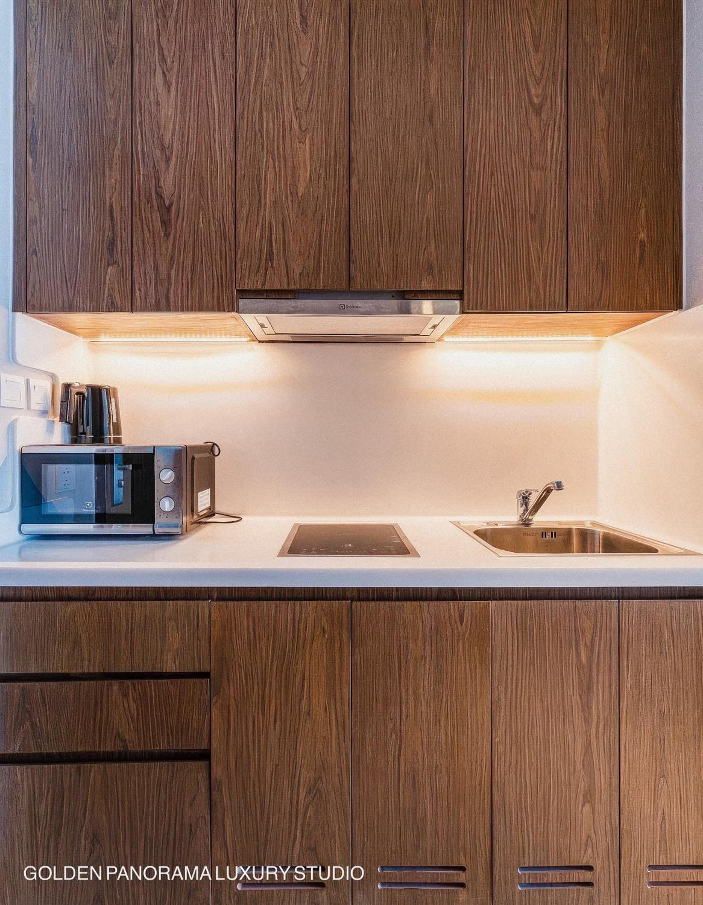 GOLDEN PANORAMA LUXURY STUDIO