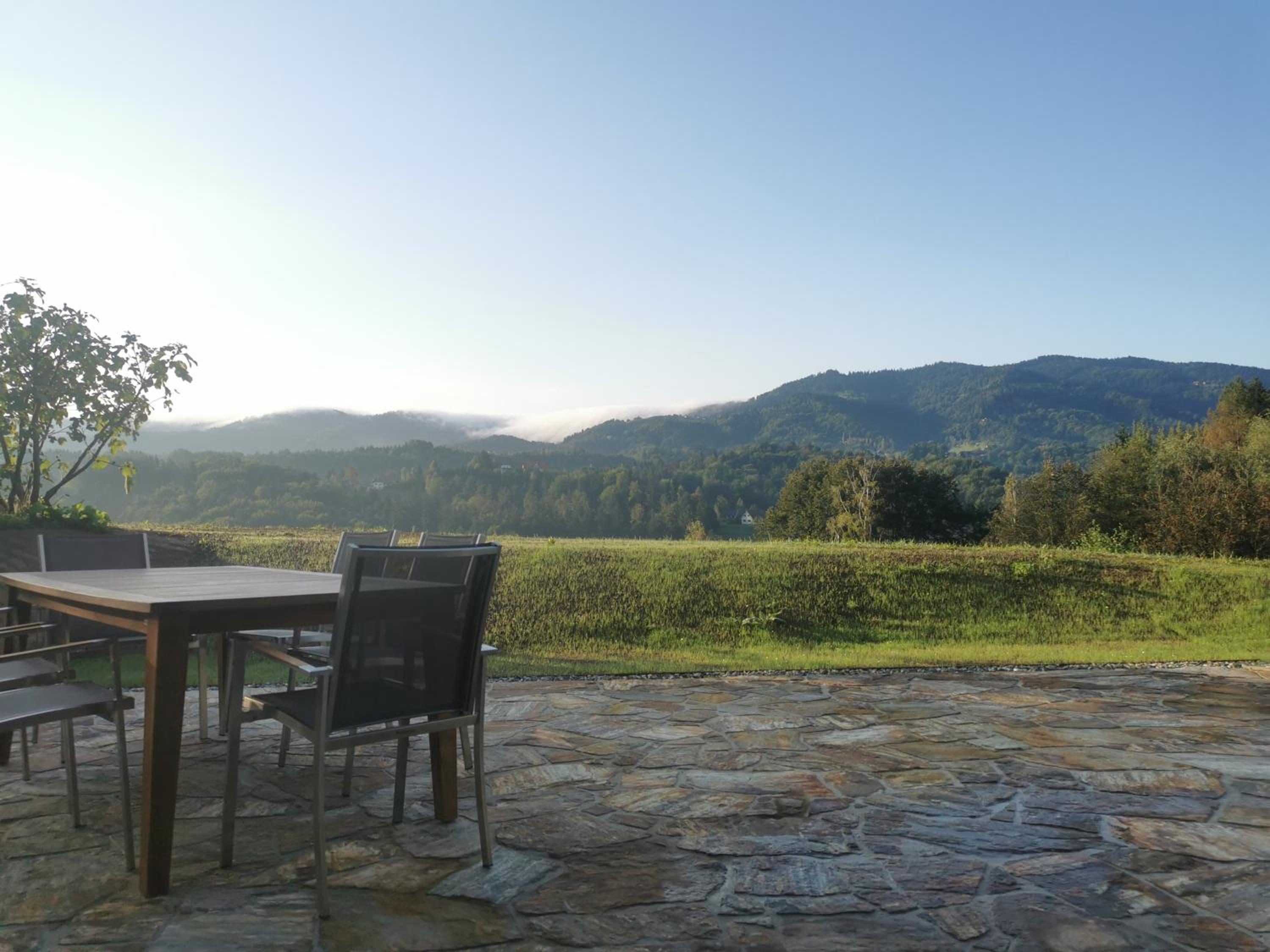 Stilvolles Ferienhaus Südsteiermark ruhige Lage top Aussicht & E-Ladestation