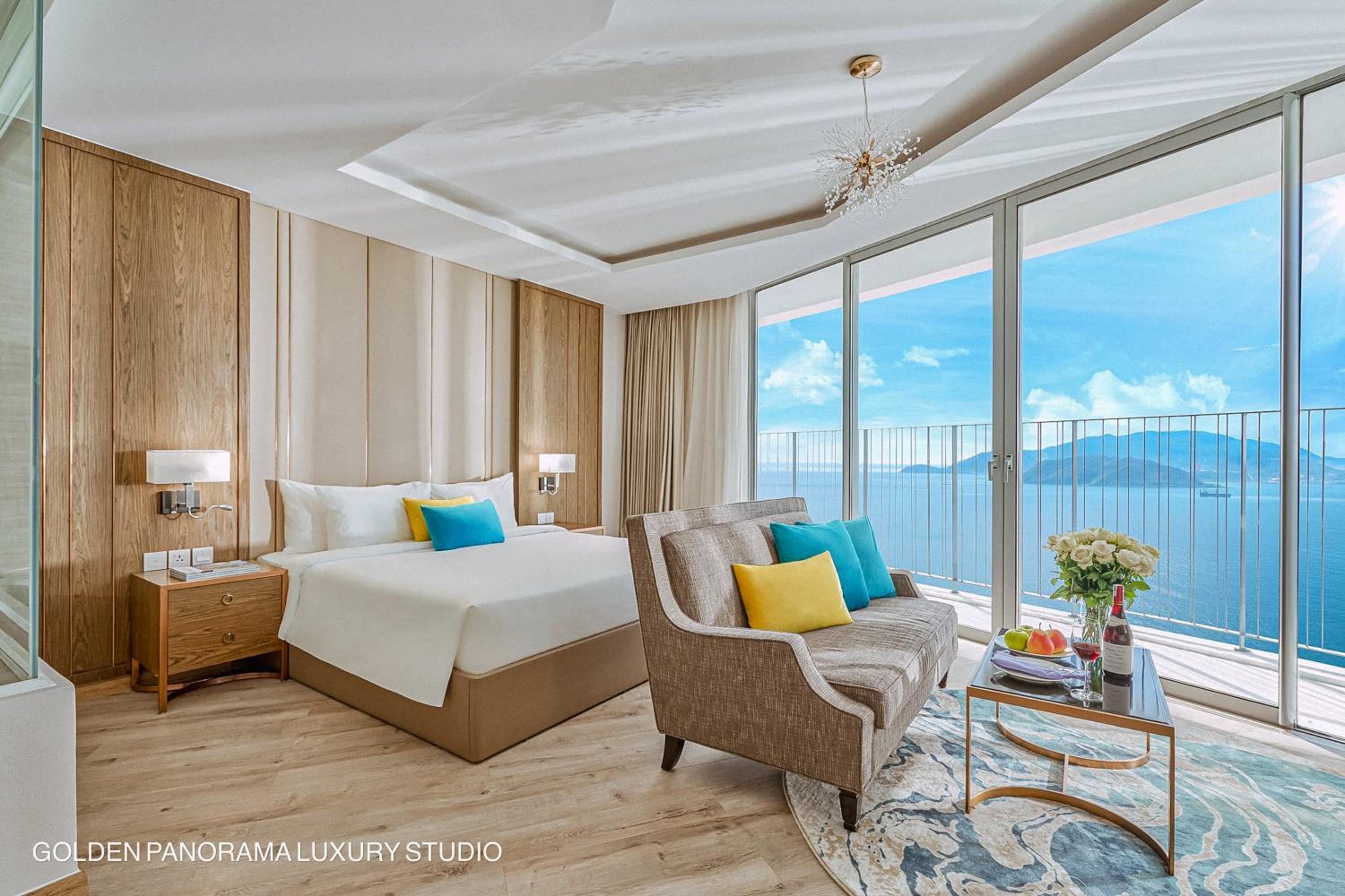 GOLDEN PANORAMA LUXURY STUDIO