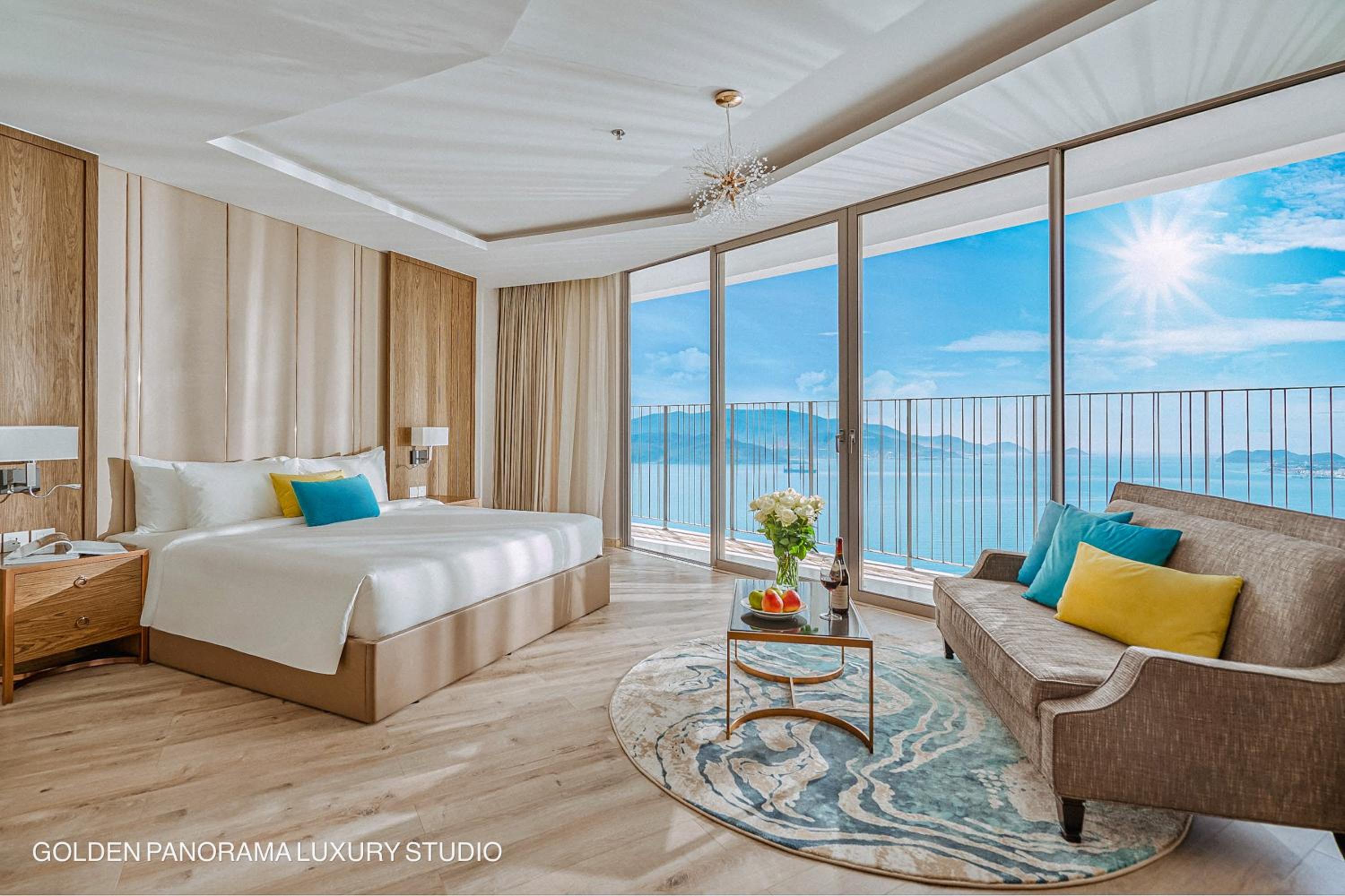 GOLDEN PANORAMA LUXURY STUDIO