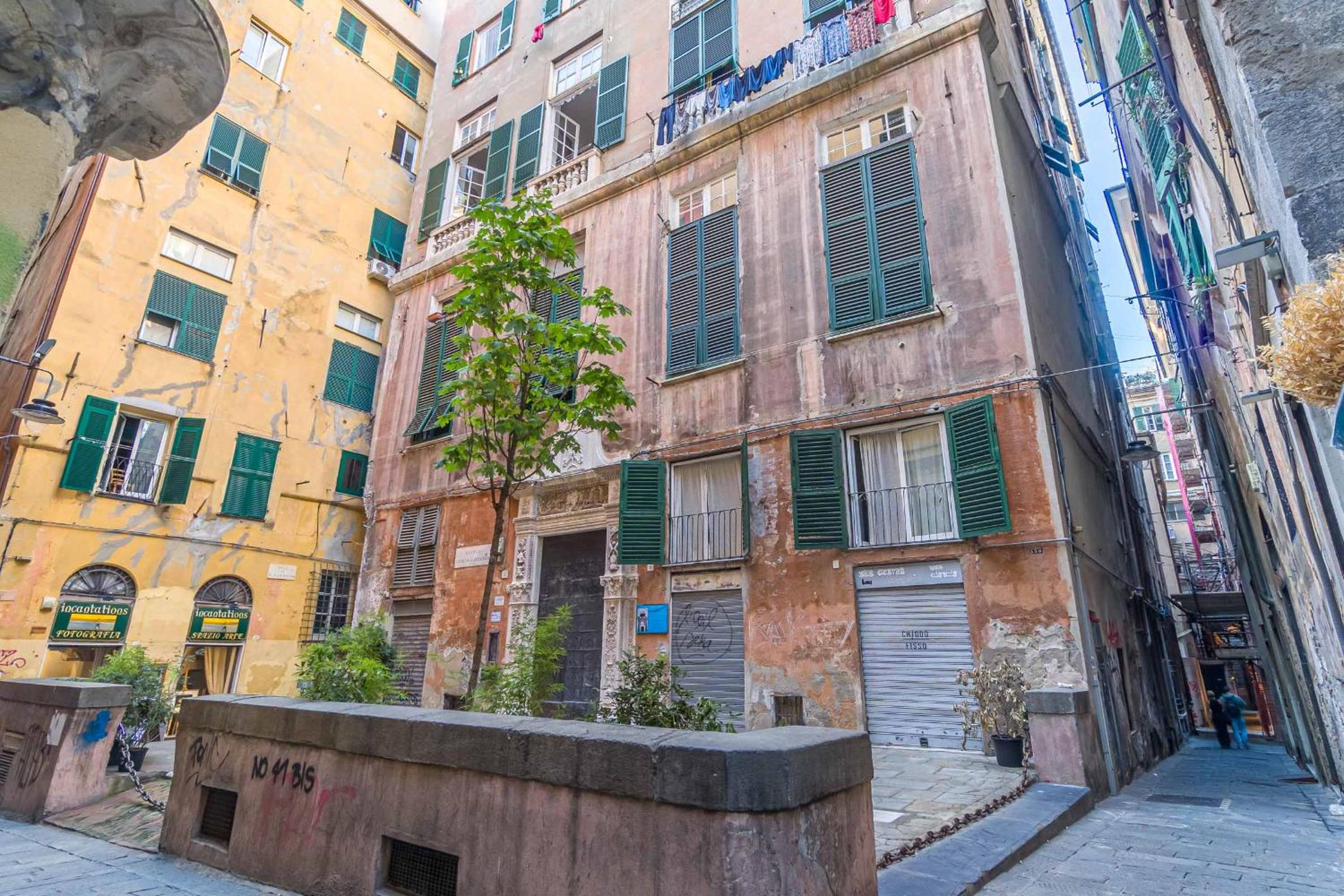 GuestHost - Grillo Cattaneo Central Studio