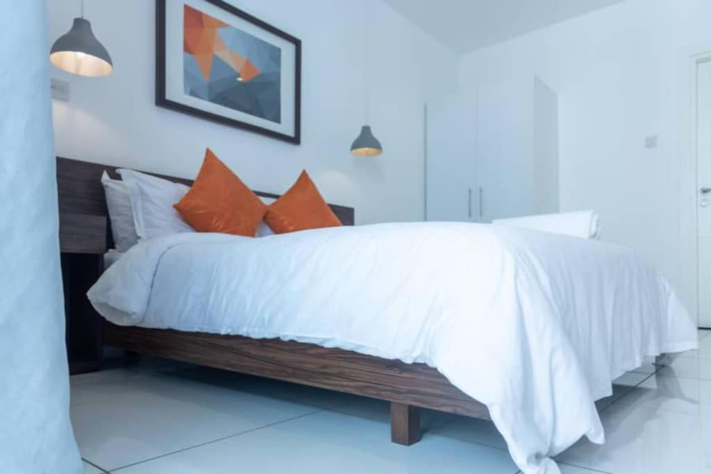 Embassy Gardens 1 Bedroom Apt view 3