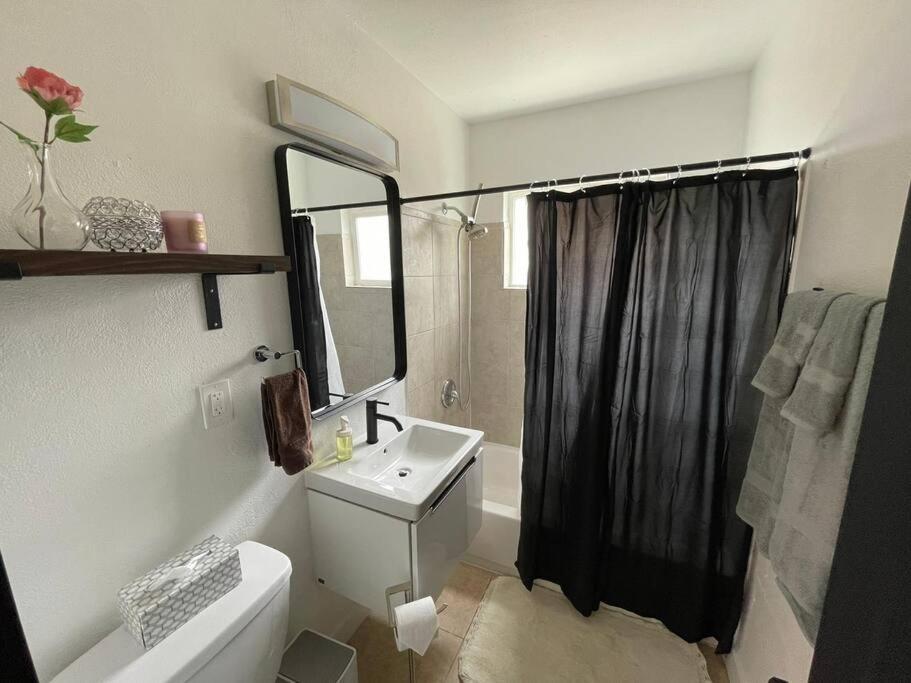 zzz Msg for 5 percent off zzz 3Bed 1Bath KingKingQueenBeds House MidtownPHX view 3