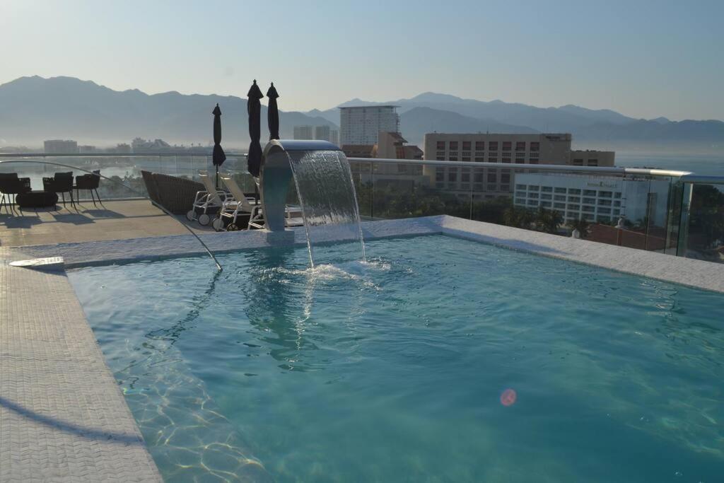 Luxury Condo On The Marina