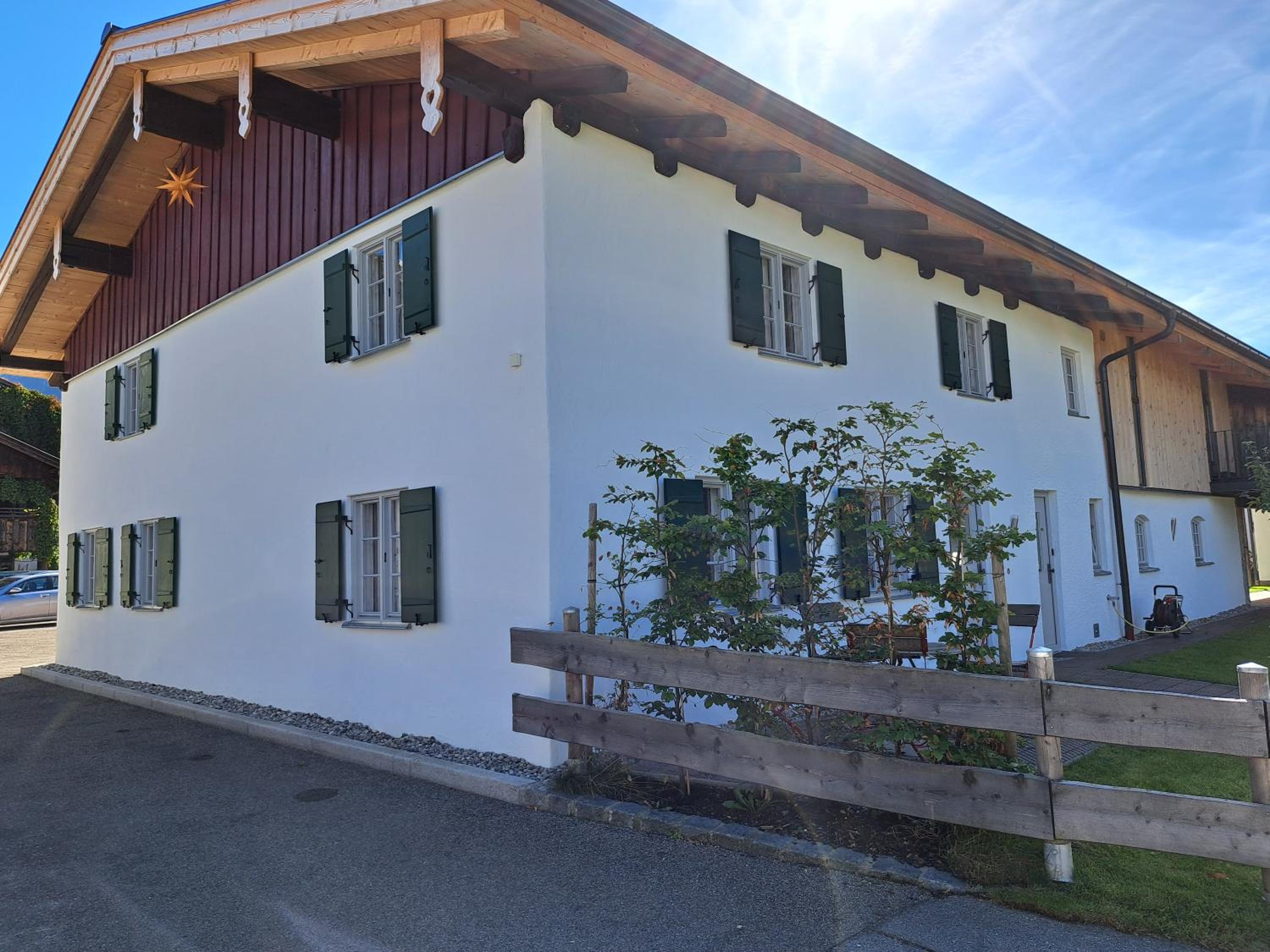 Neu! Ferienwohnungen im Lüftlmalereck, Hennalahaus