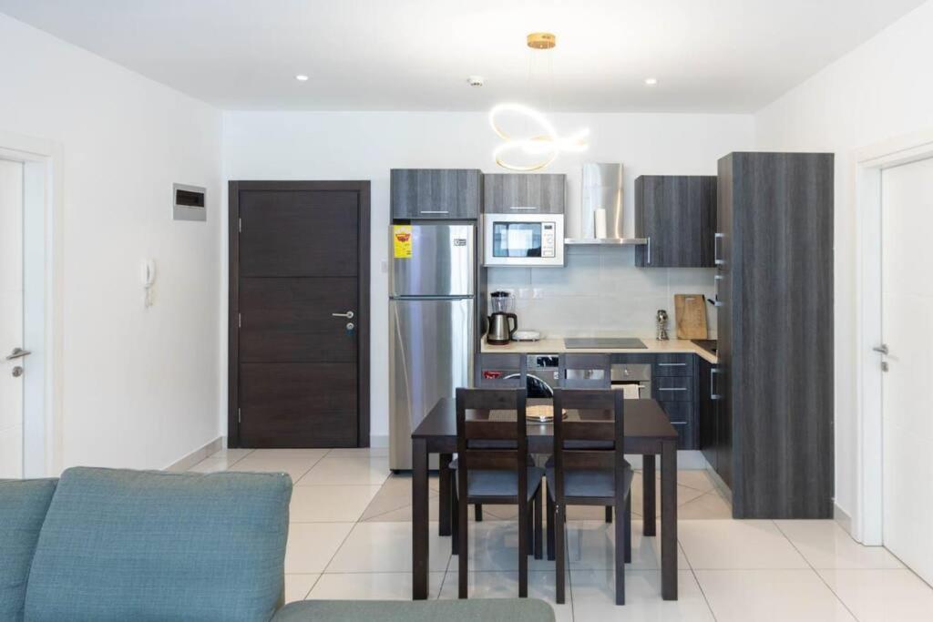 Exec 2 Bed @ Embassy Gardens view 5