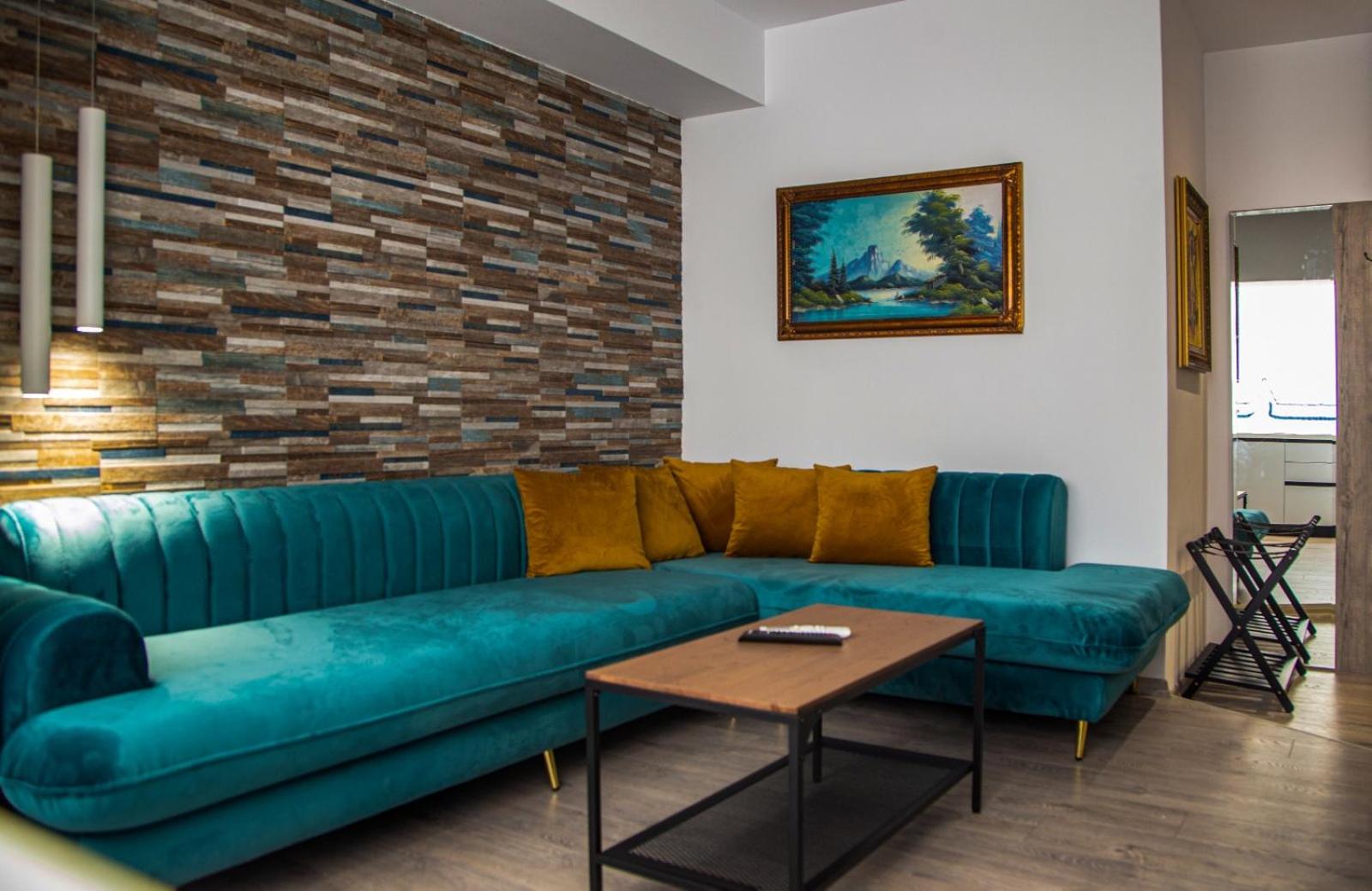 Lucas Central Premium Studios