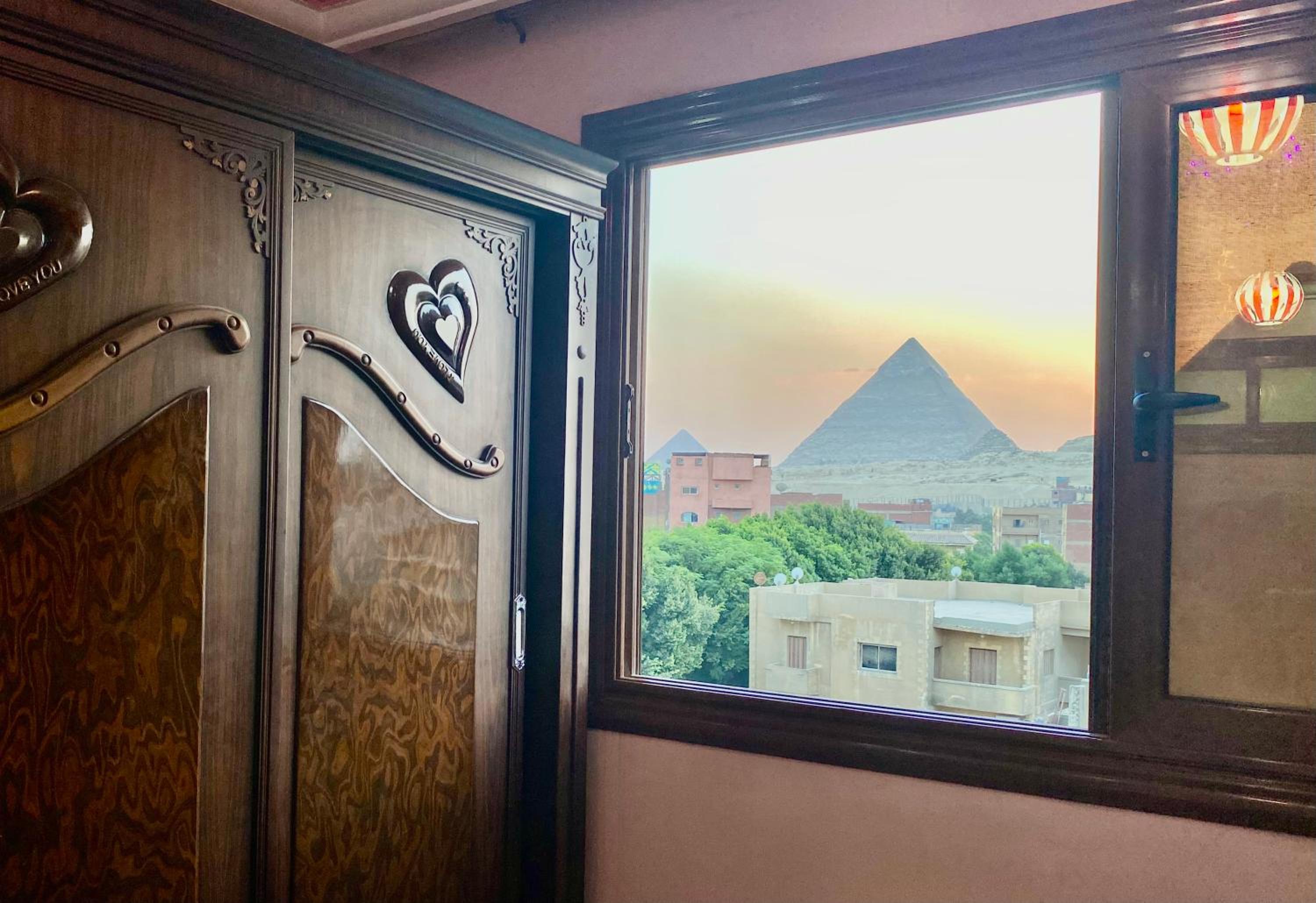 Pyramids hills view apartment