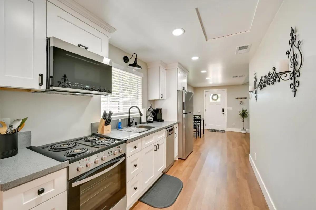 Entire 2 bedroom Pet Friendly Guest Cottage view 4