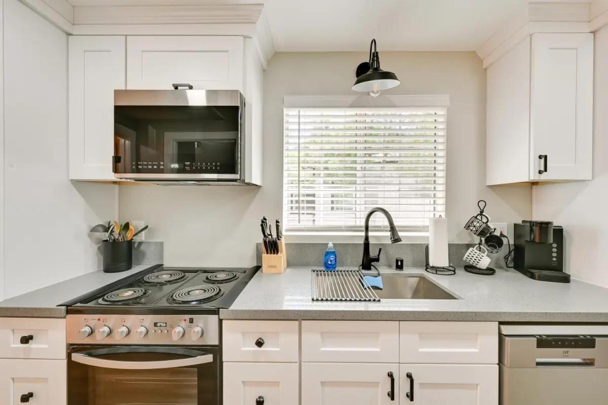 Entire 2 bedroom Pet Friendly Guest Cottage view 2