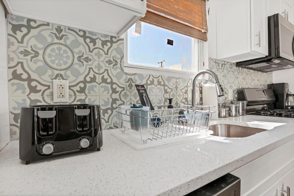 Beach house - 3BR Beach Gem - 30ft to Sand & Walk to Amusement Park view 5
