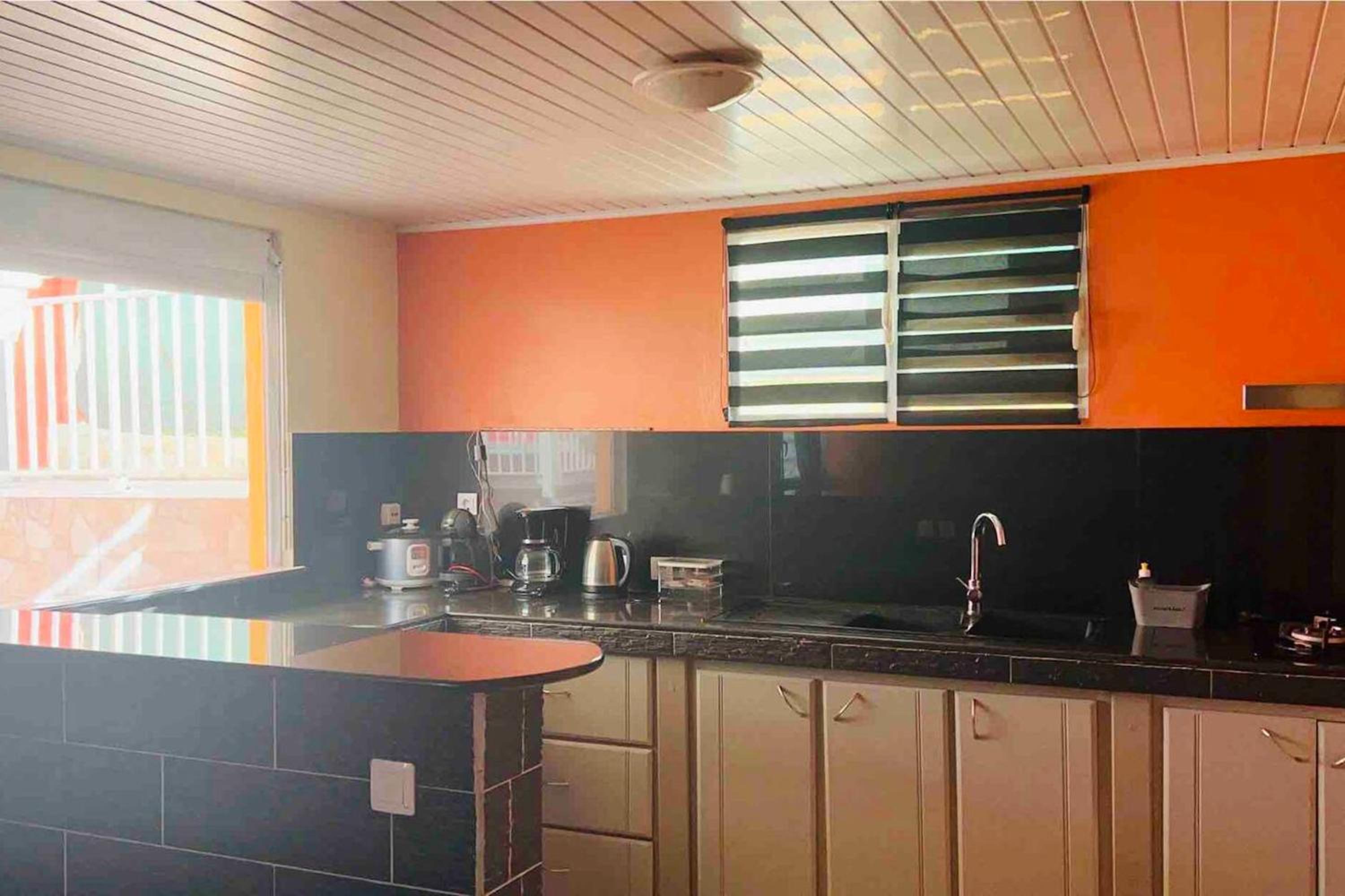 Appartement charmant à Les Abymes avec piscine privée, 60m² view 4