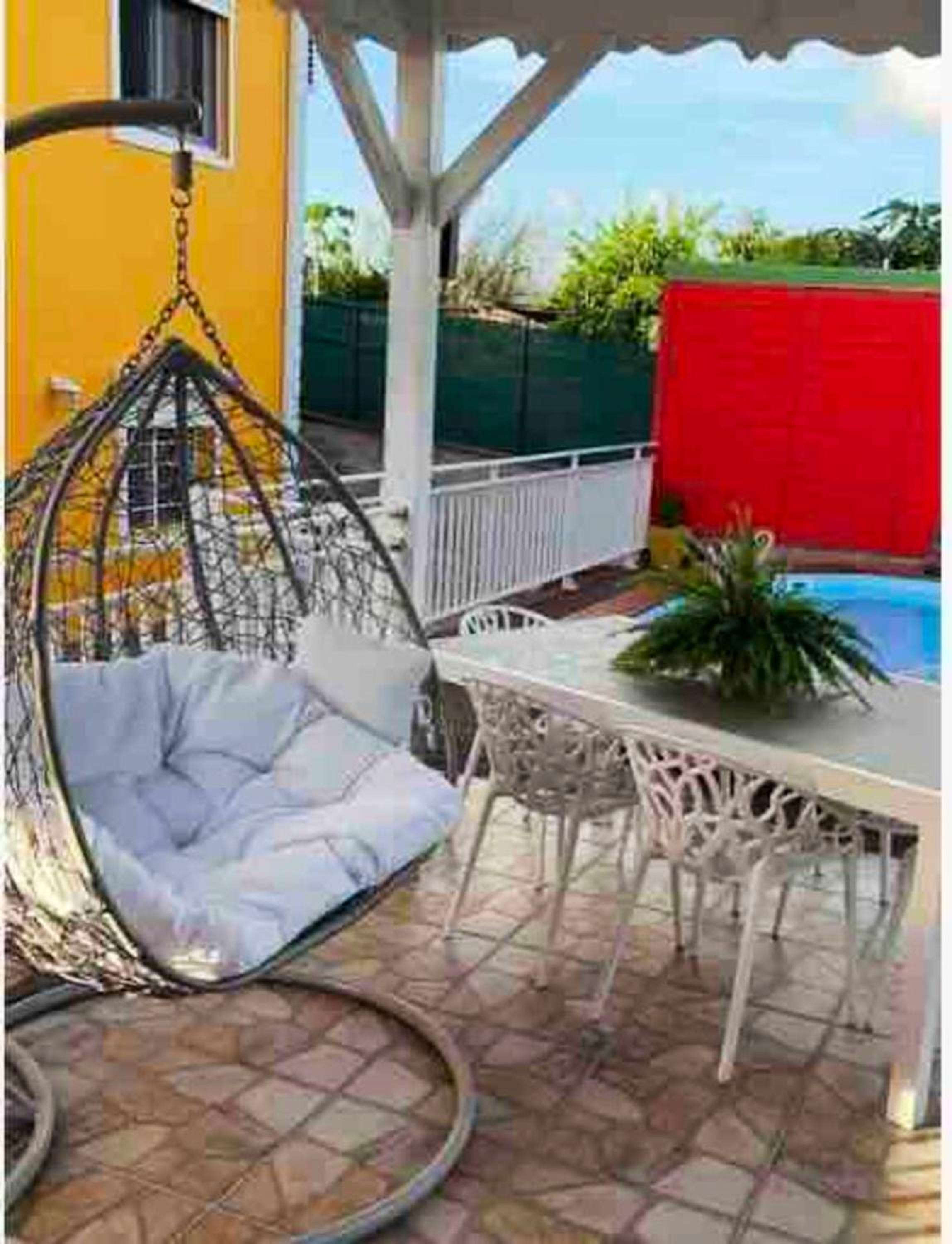 Appartement charmant à Les Abymes avec piscine privée, 60m² view 2