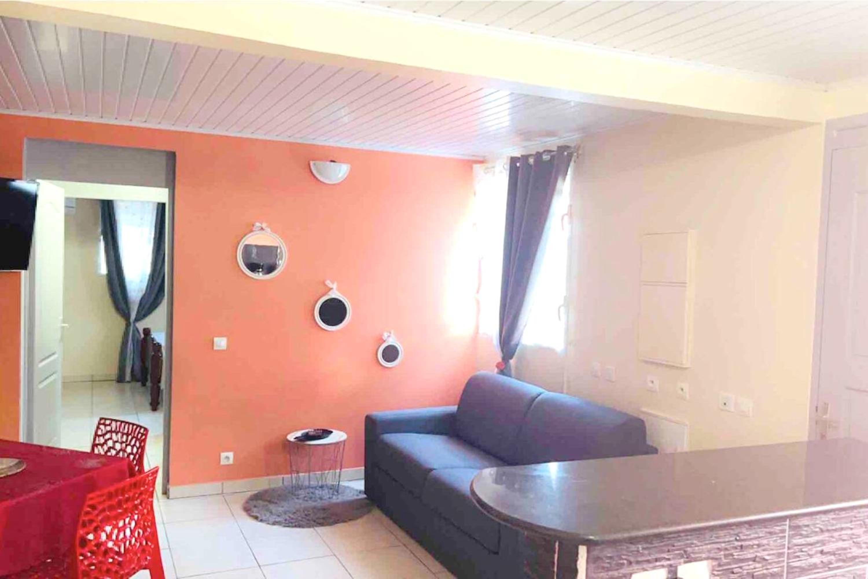 Appartement charmant à Les Abymes avec piscine privée, 60m² view 3