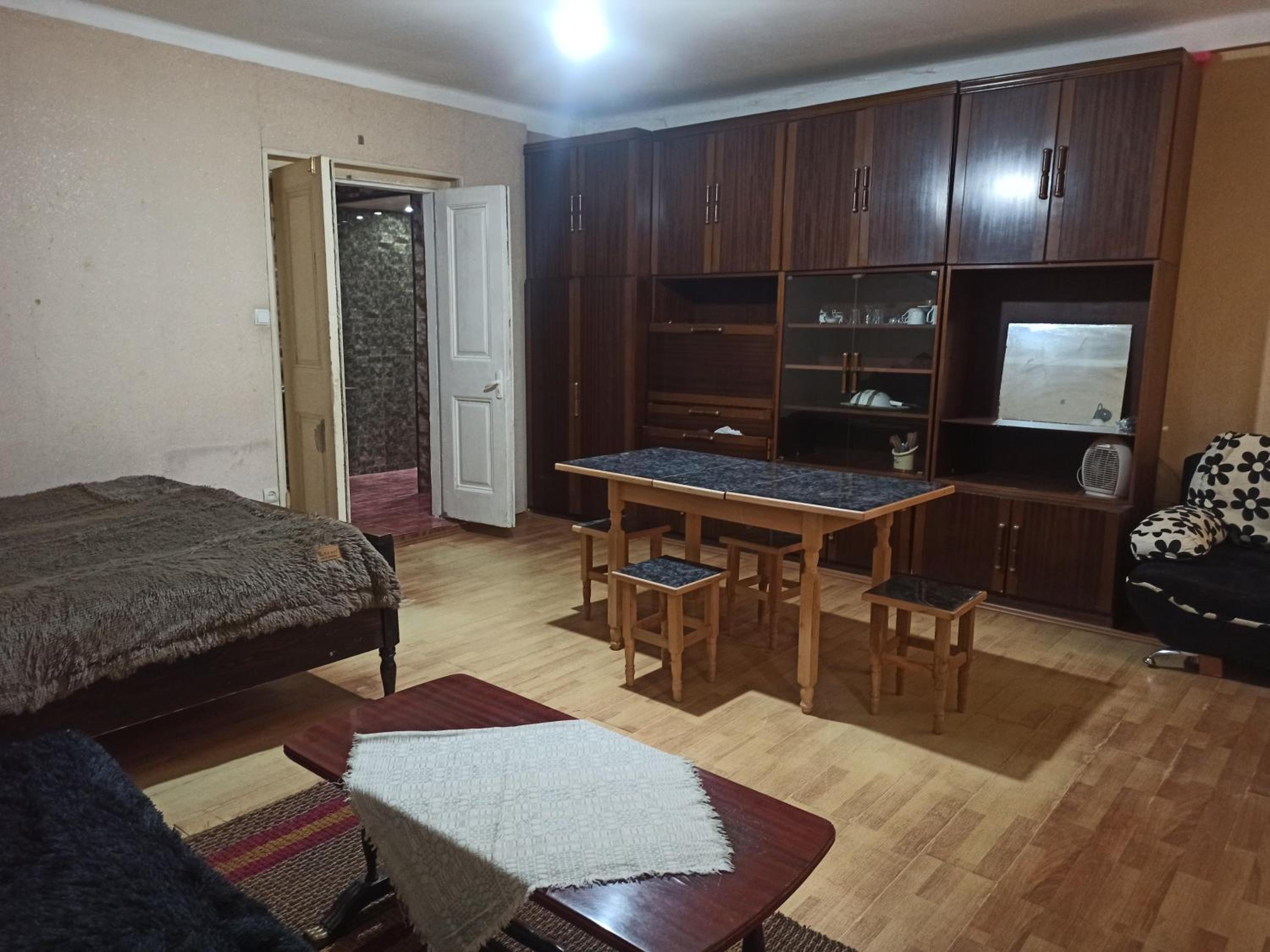 Lela's apartment