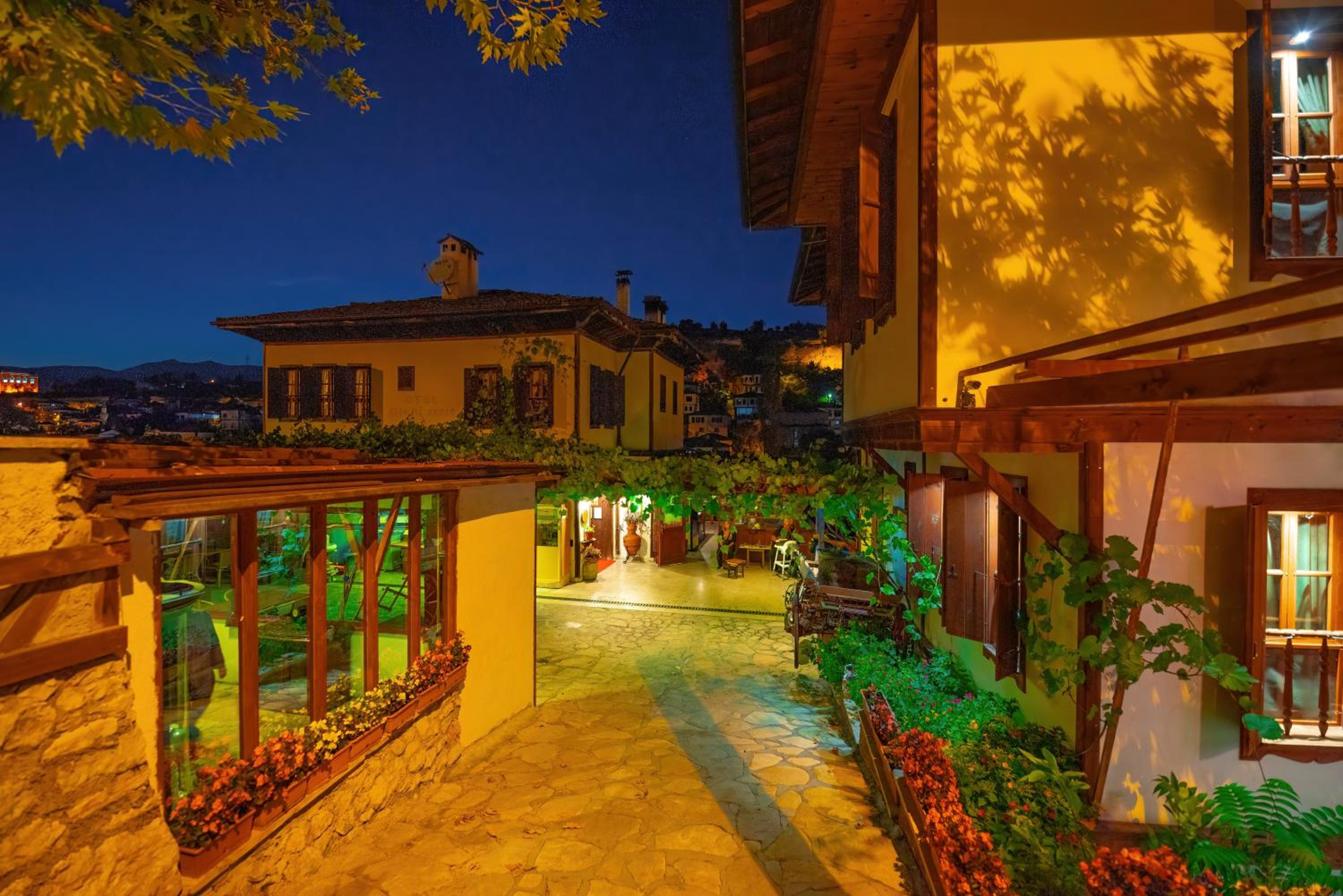 Cesmeli Konak Garden