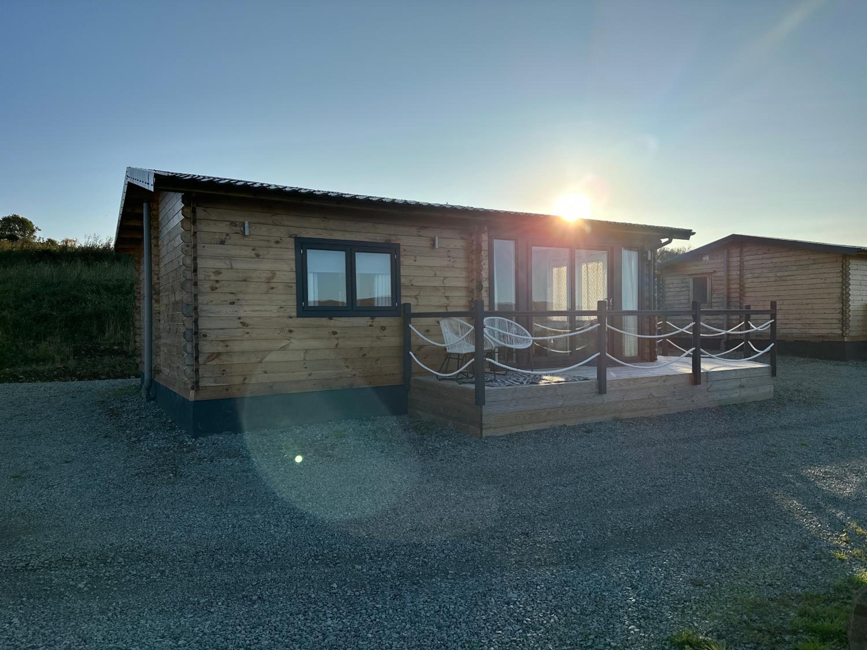 Hotel Chieftain’s Cabin - Image 1