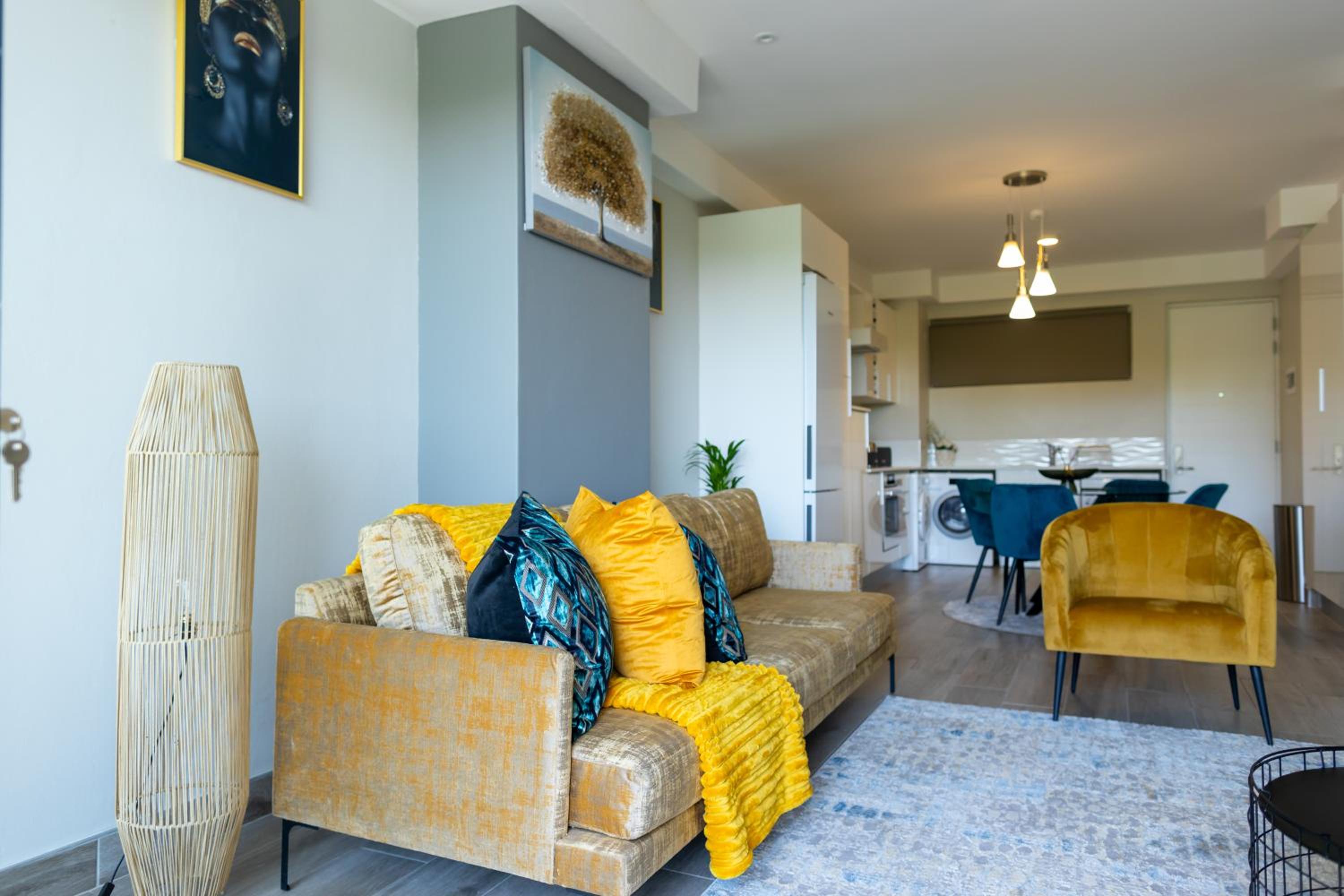 Elegant-comfortable space-self checkin & FREE WIFI view 4