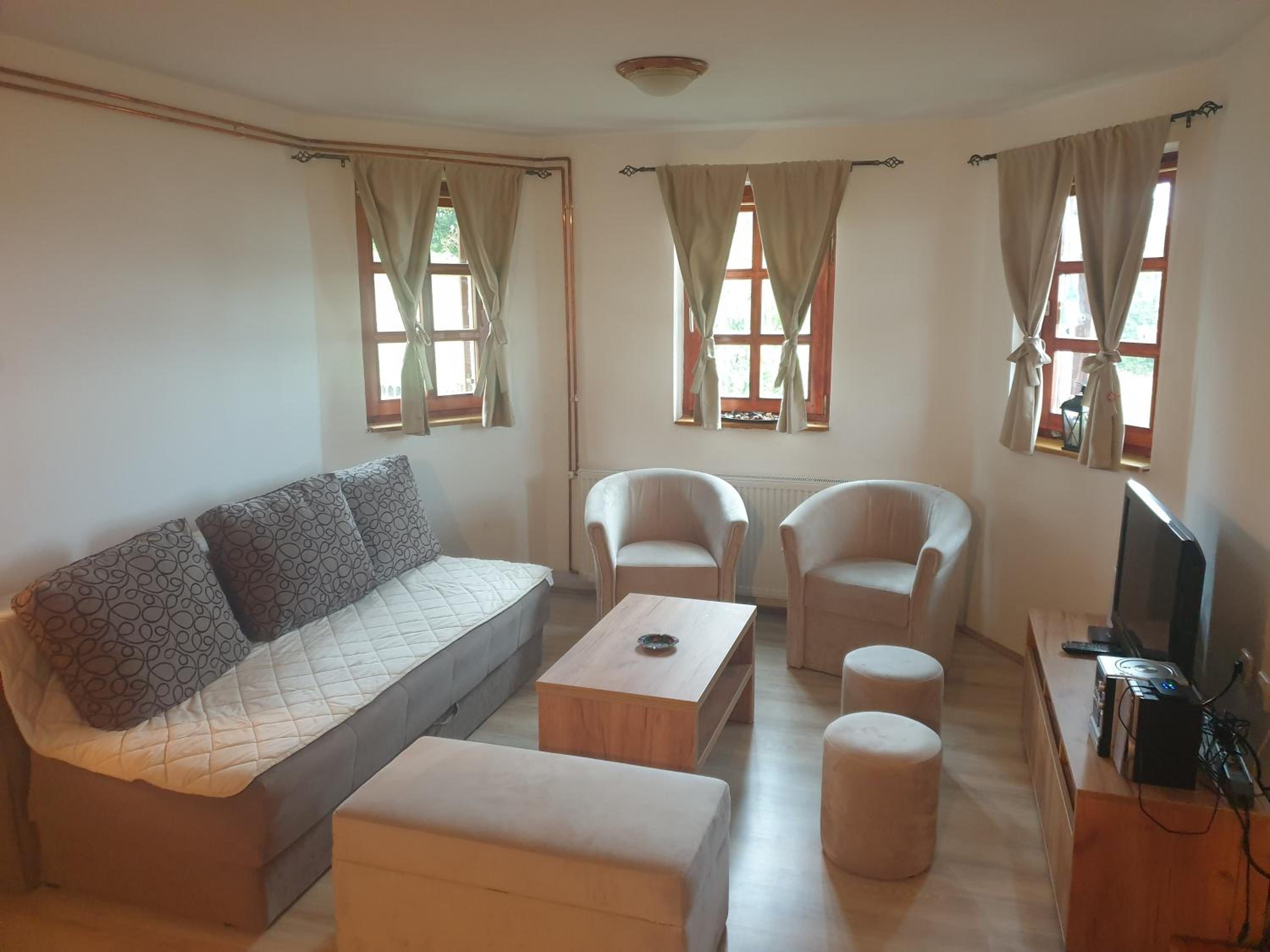Planinska Kuca Tara / Mountain House Tara view 4