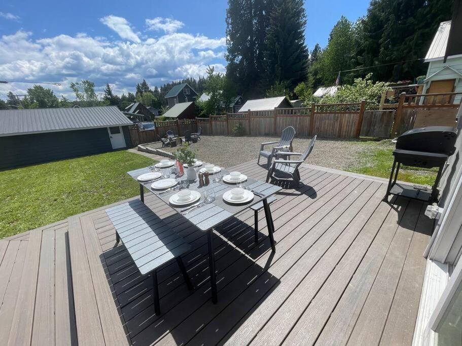 ALASKA - Roslyn Retreat RV Parking with Snowmobile, Hiking, Near Downtown