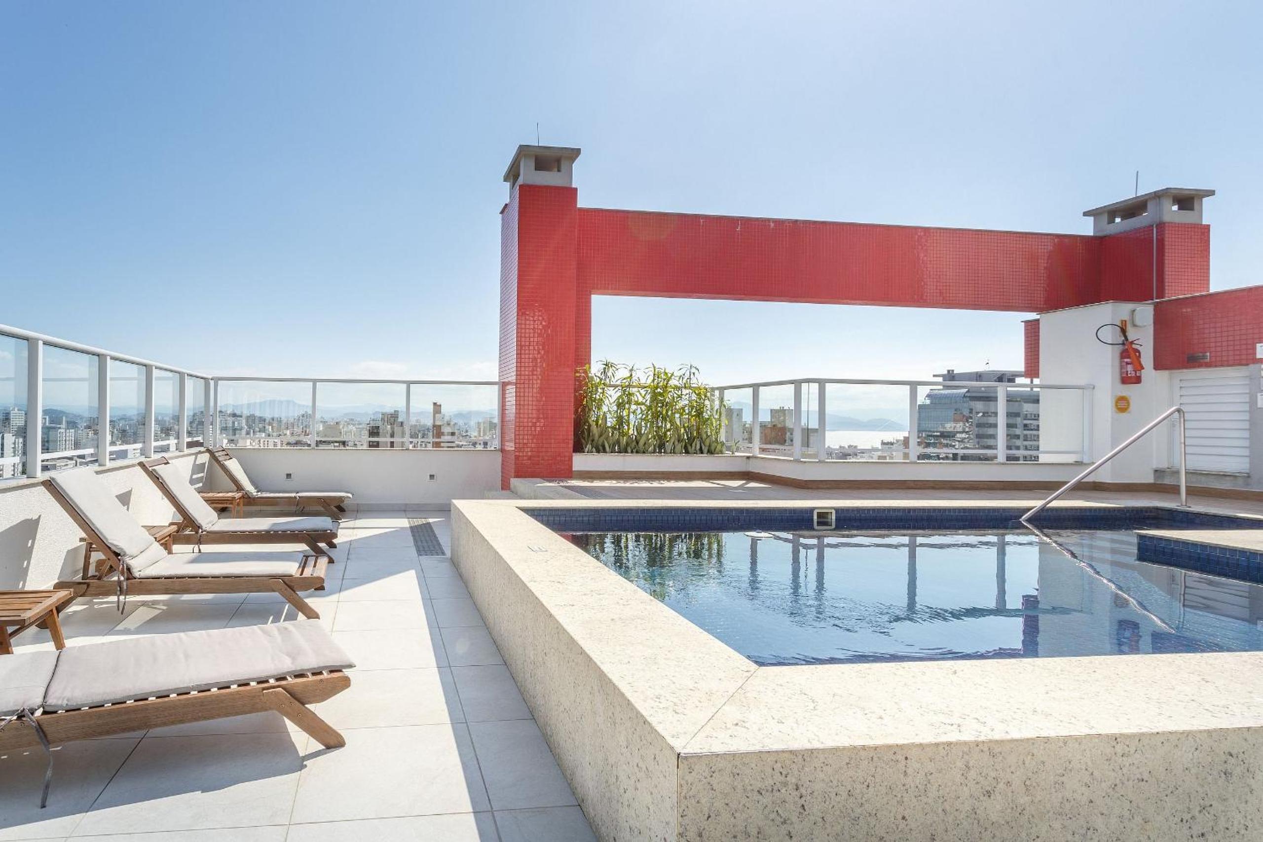 Apartment in the center with pool RRI103