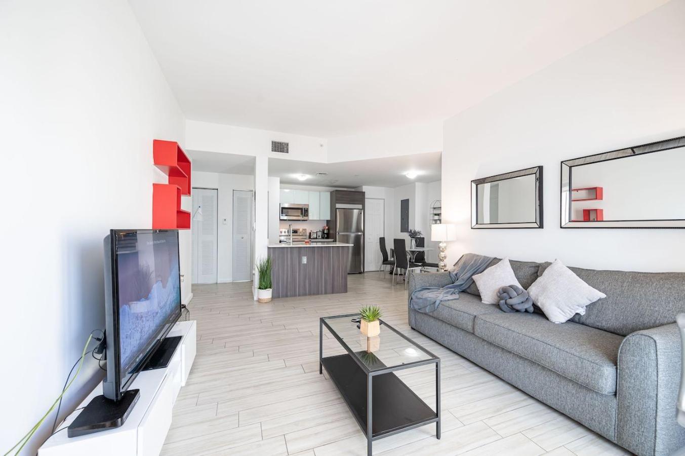 Subtle 2 Bed in Edgewater Downtown with Free Parking