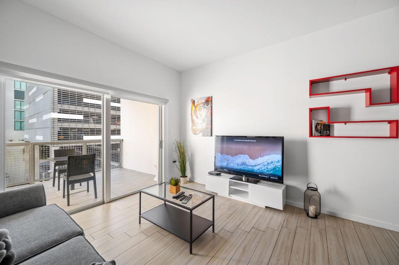 Subtle 2 Bed in Edgewater Downtown with Free Parking