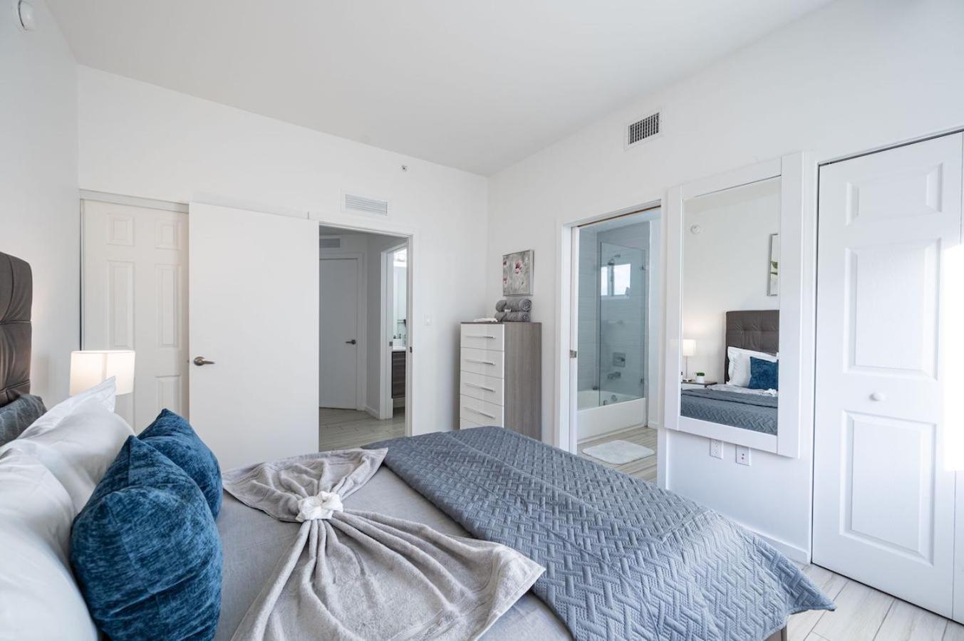 Subtle 2 Bed in Edgewater Downtown with Free Parking photo 3