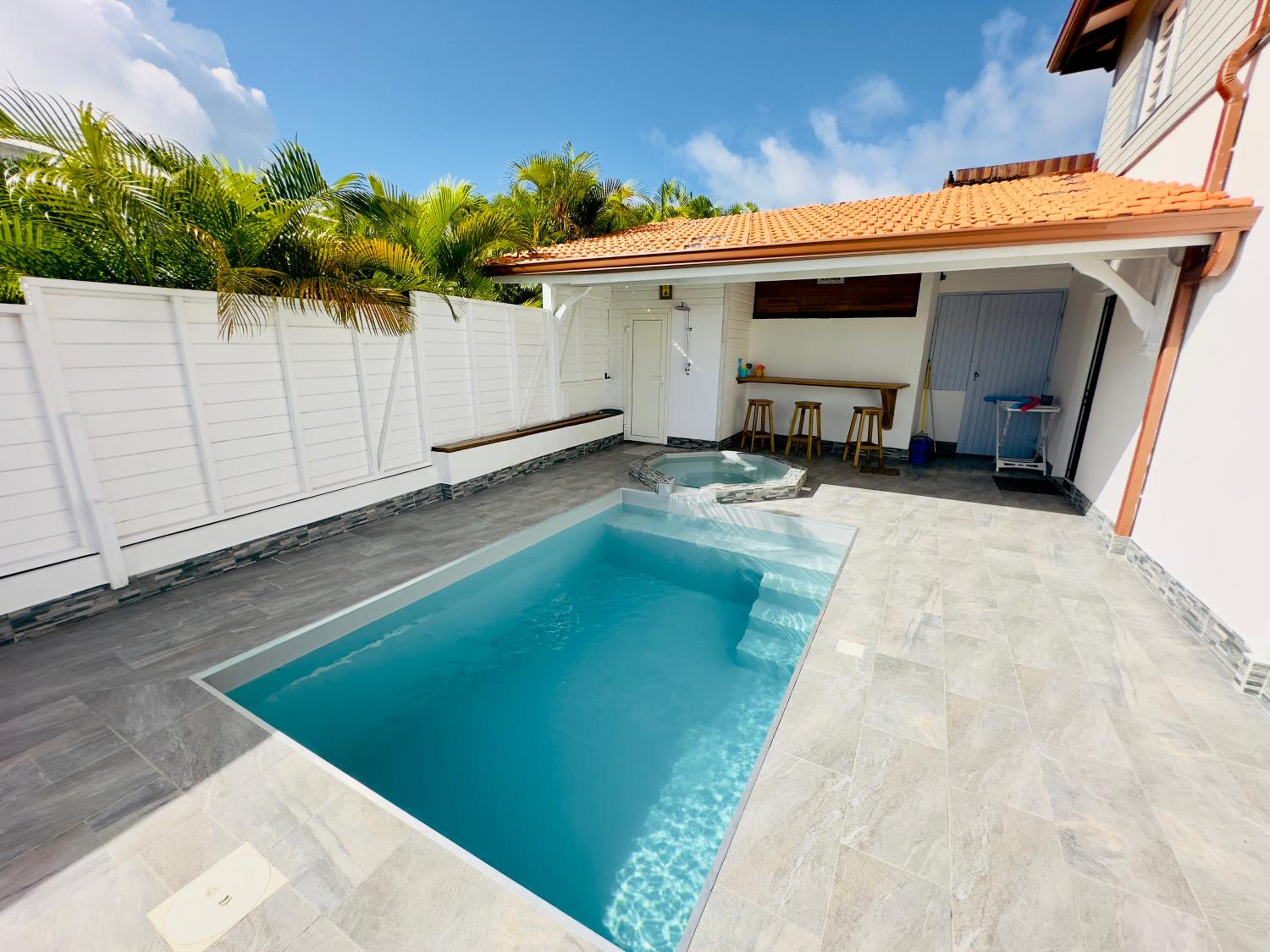 Villa 2 chambres, Jacuzzi et Piscine view 3