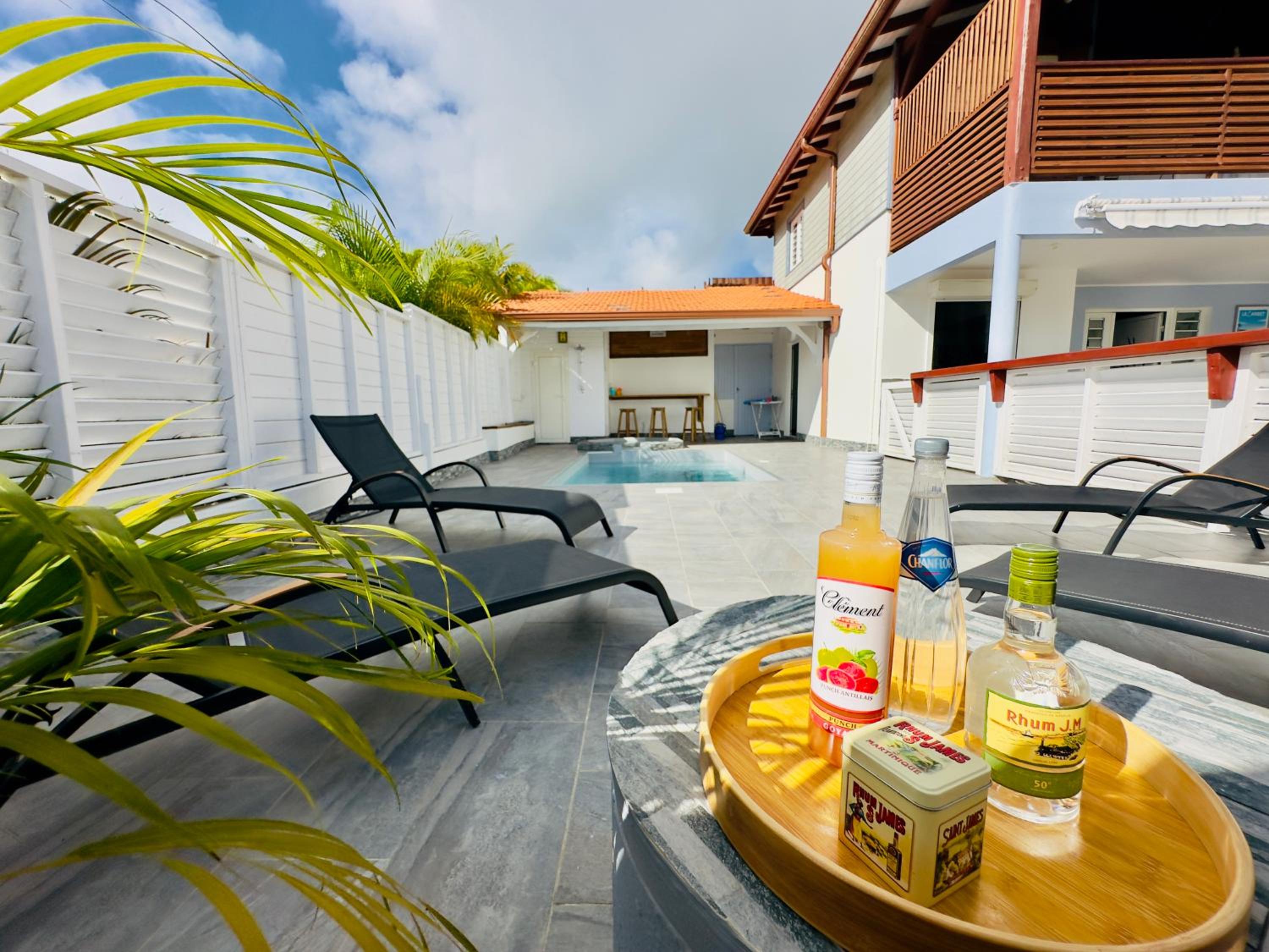 Villa 2 chambres, Jacuzzi et Piscine view 2