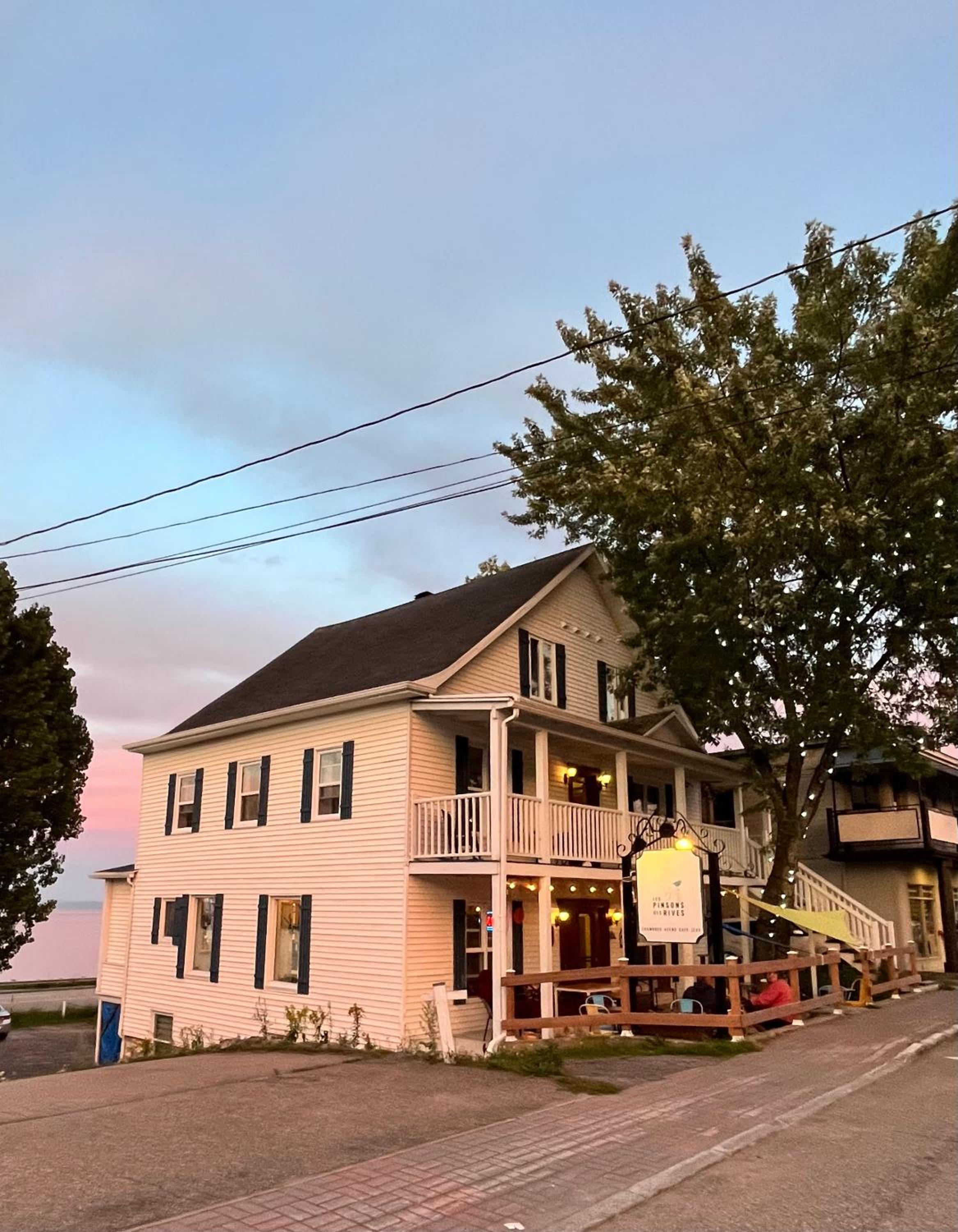 Hotel Les Pinsons des Rives - Image 1