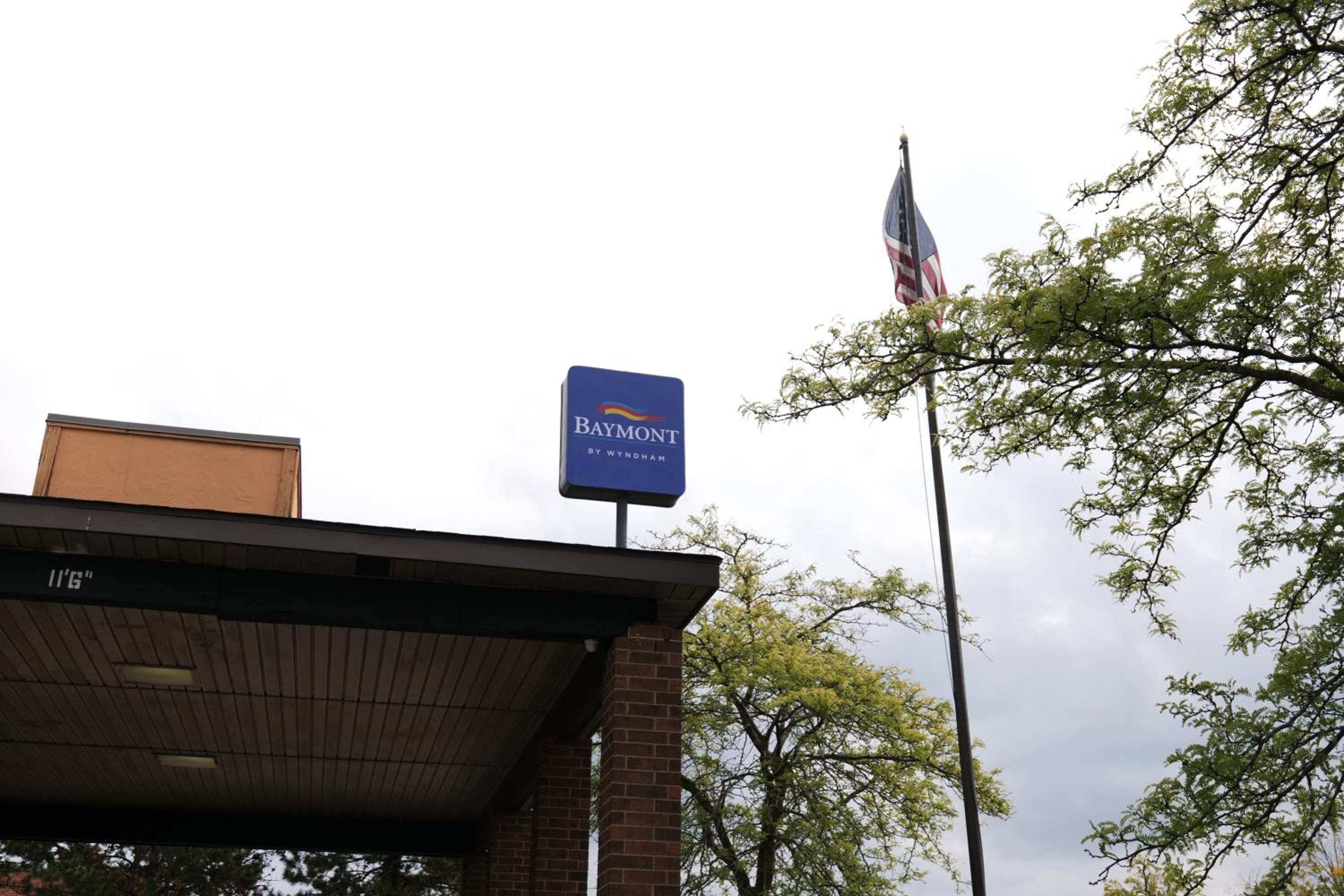 Baymont by Wyndham Flint Airport North