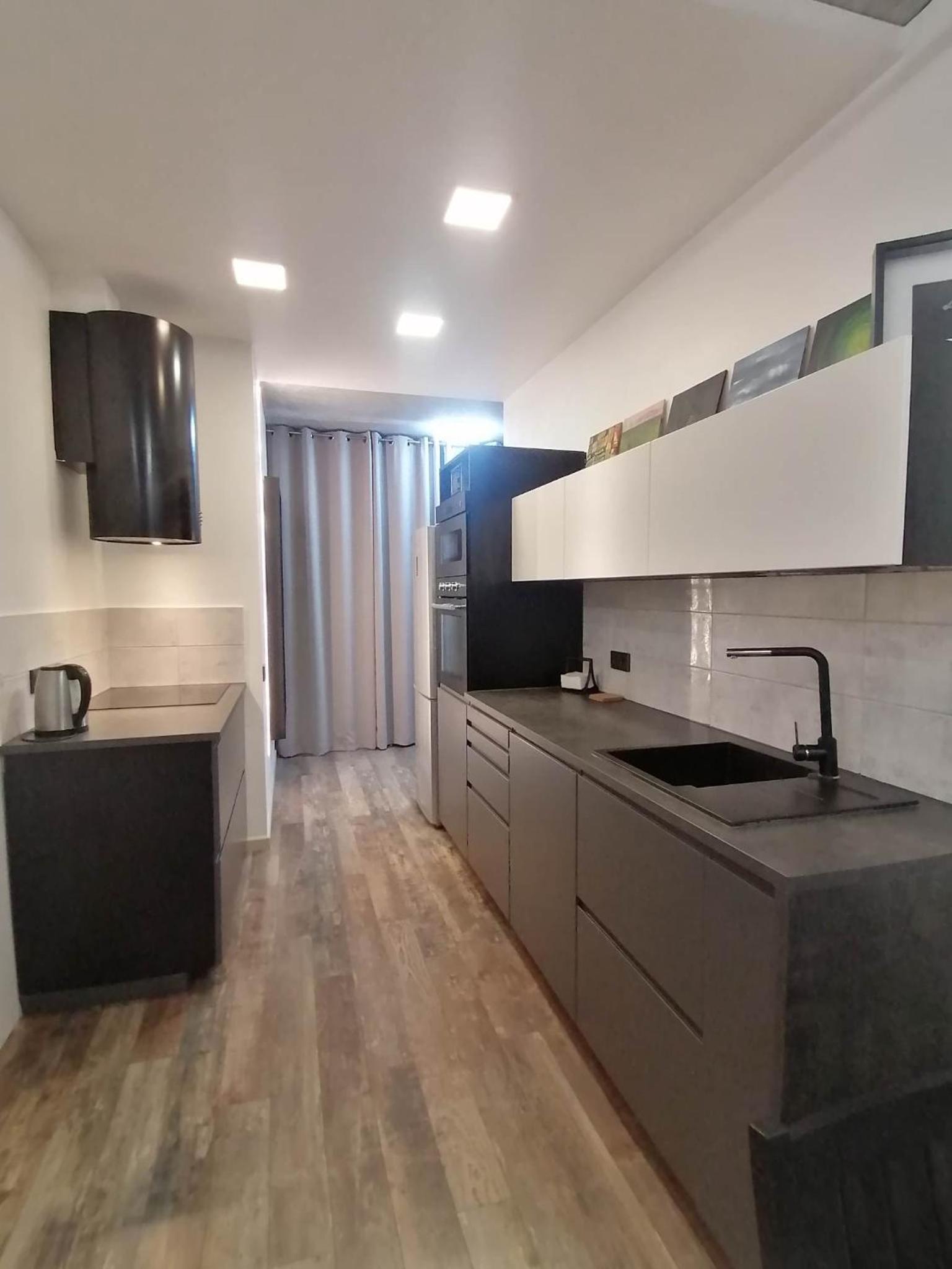 Erdvi studija Spacious studio apartment Self check in view 3