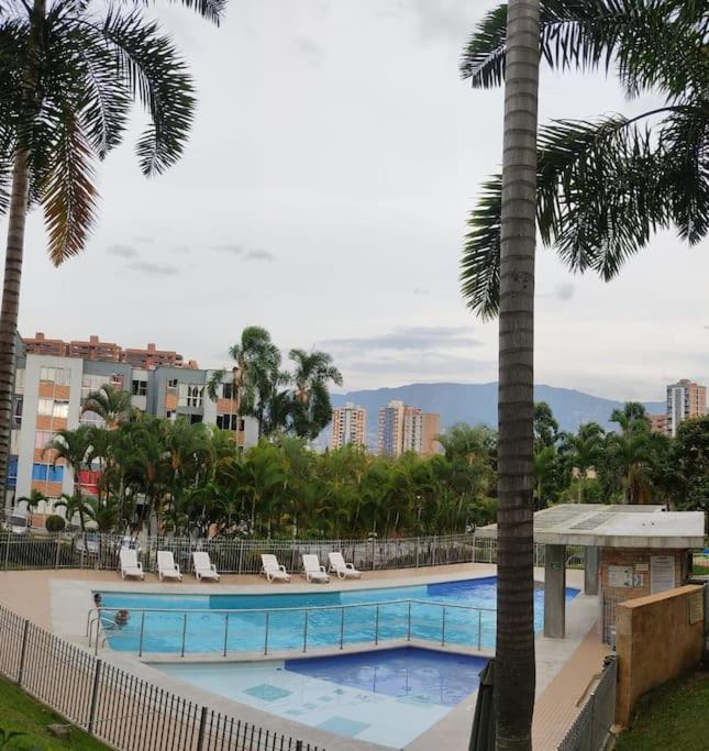 Encantador apto con piscina y parking en calasanz