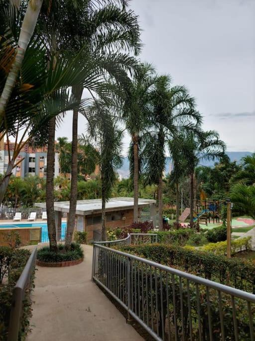 Encantador apto con piscina y parking en calasanz