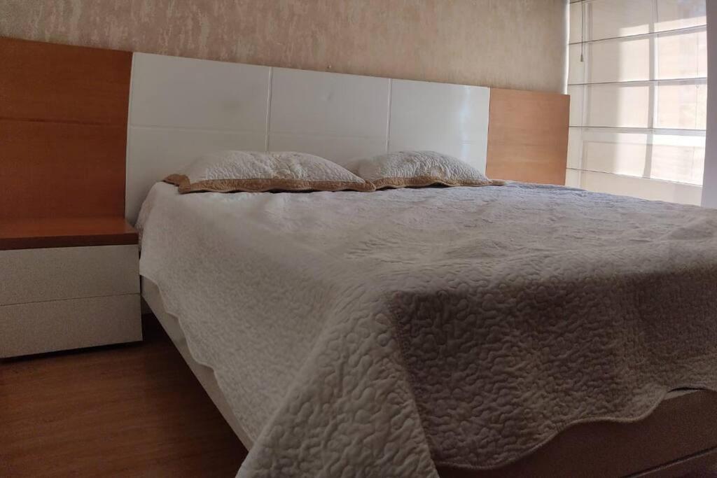 Encantador apto con piscina y parking en calasanz