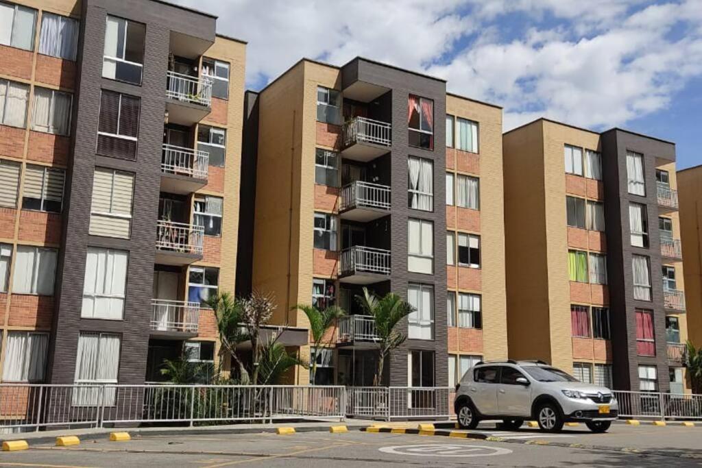 Encantador apto con piscina y parking en calasanz