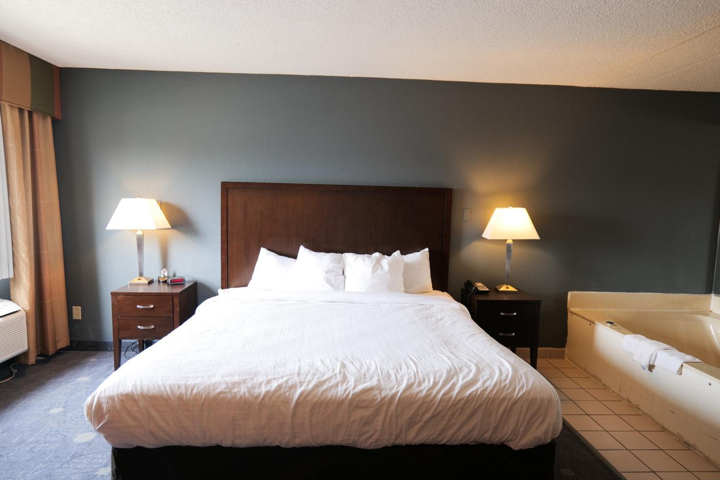 Baymont by Wyndham Flint Airport North