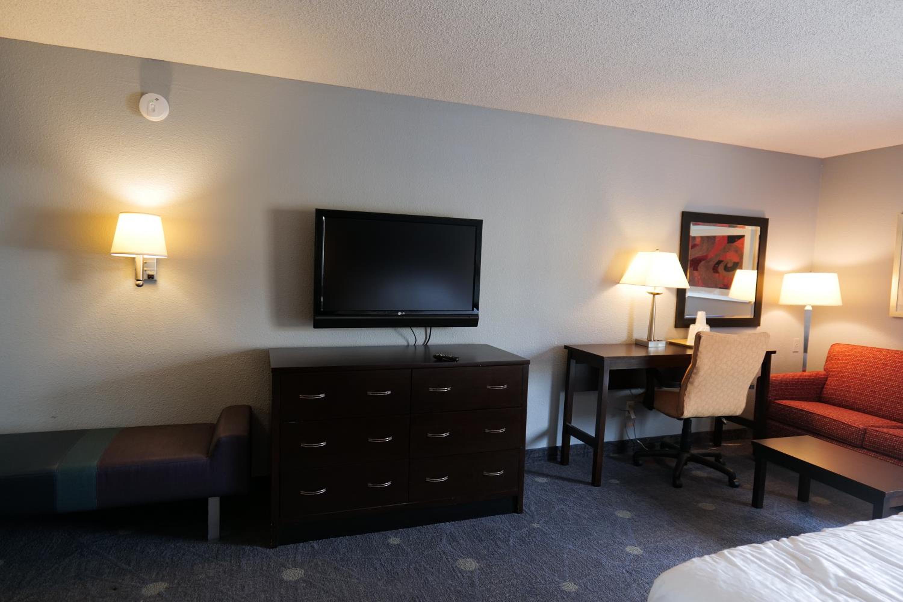Baymont by Wyndham Flint Airport North